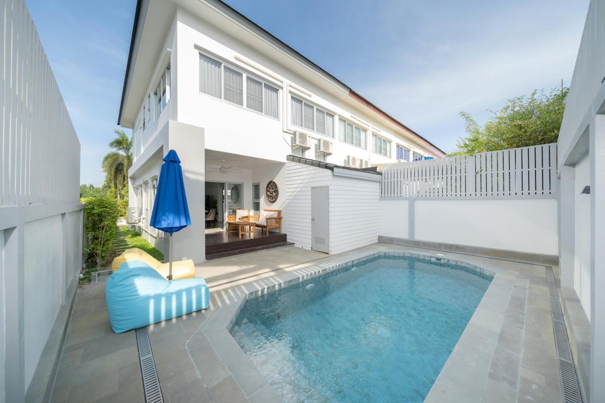 Loft Style 3-br Corner Private Pool *