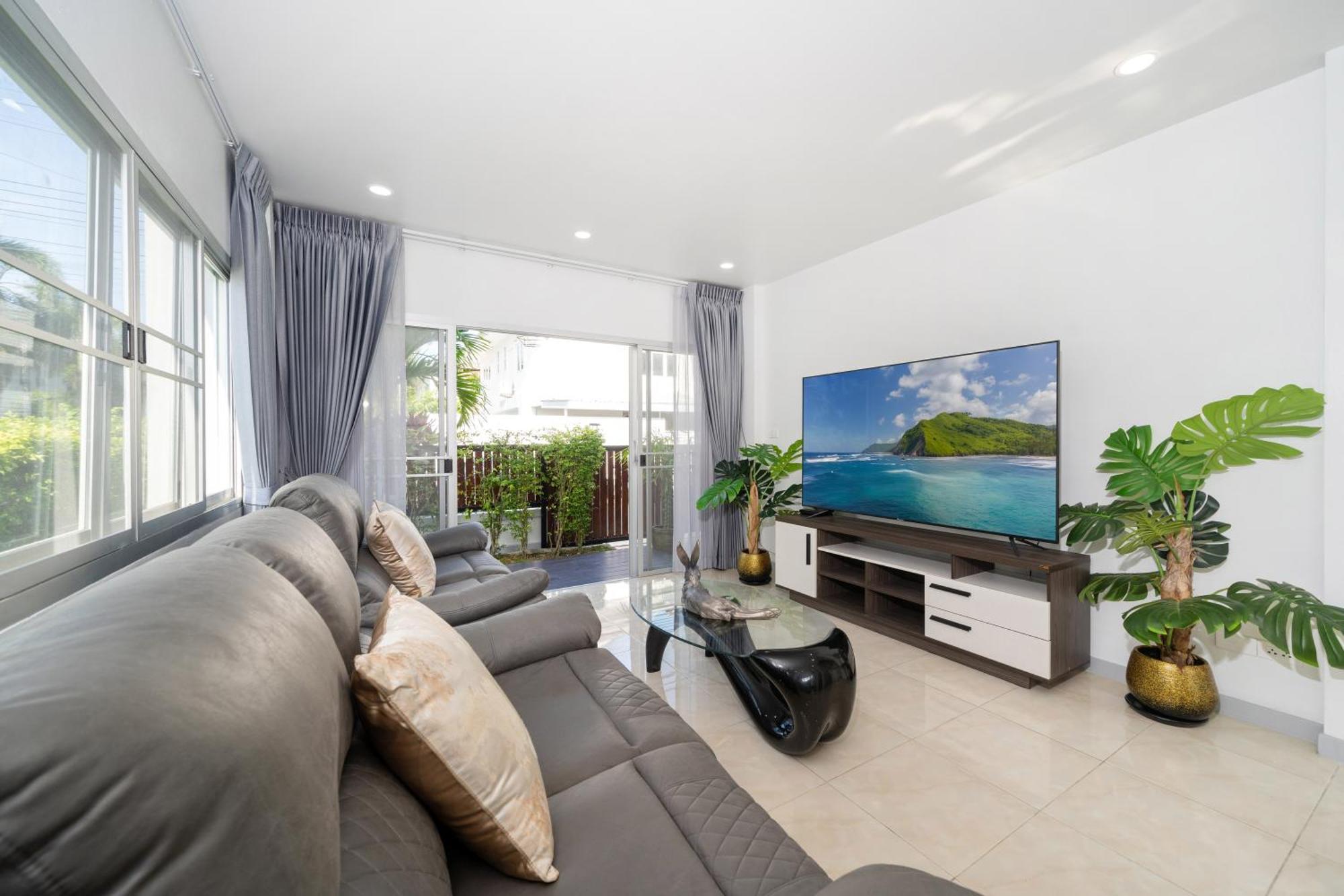 Villa Loft Style 3-br Corner Private Pool