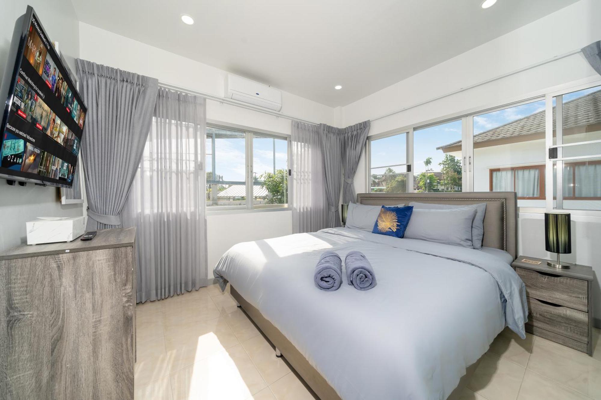 Loft Style 3-br Corner Private Pool Ban Pak Lak
