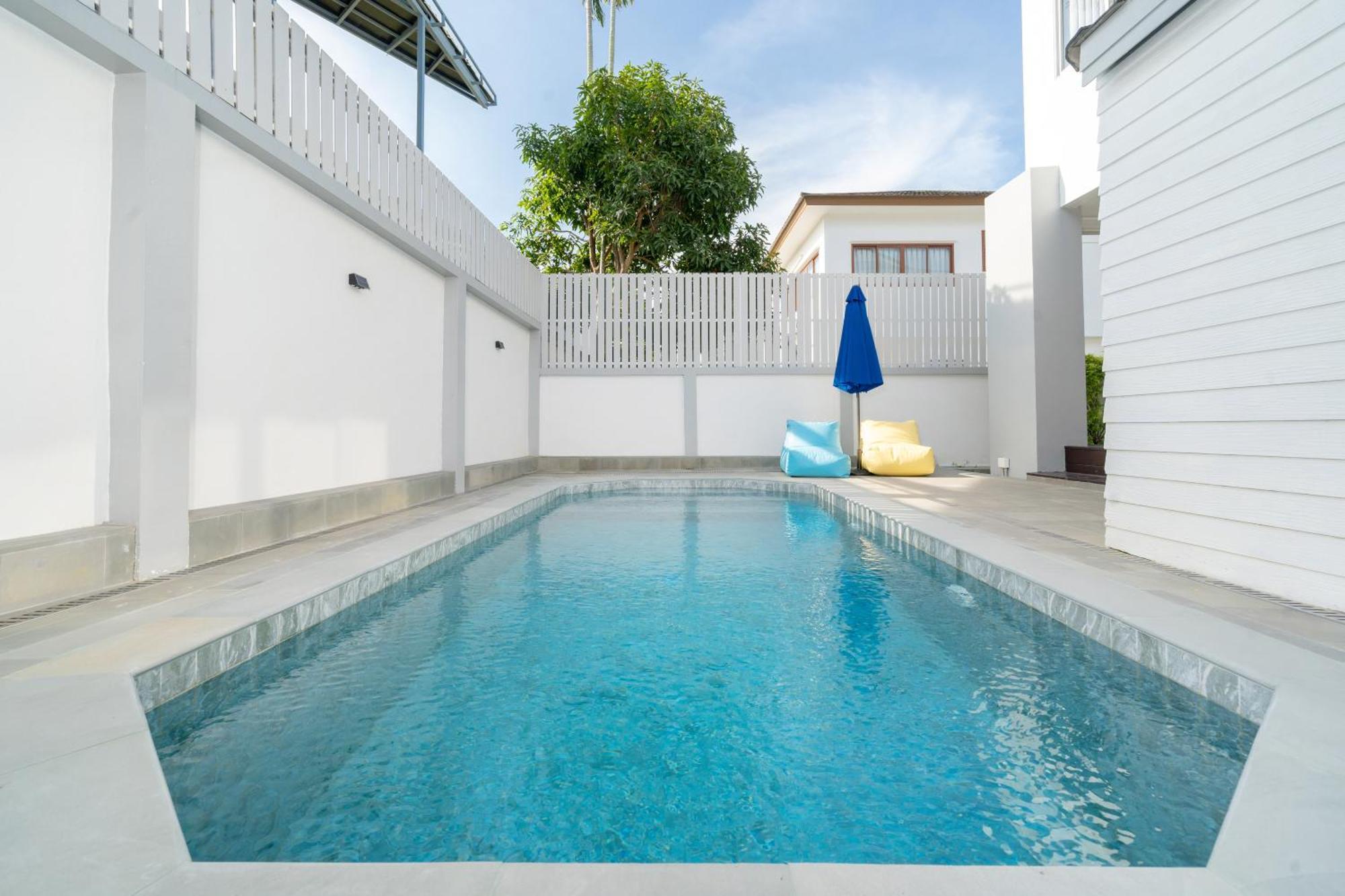 Loft Style 3-br Corner Private Pool Villa Ban Pak Lak