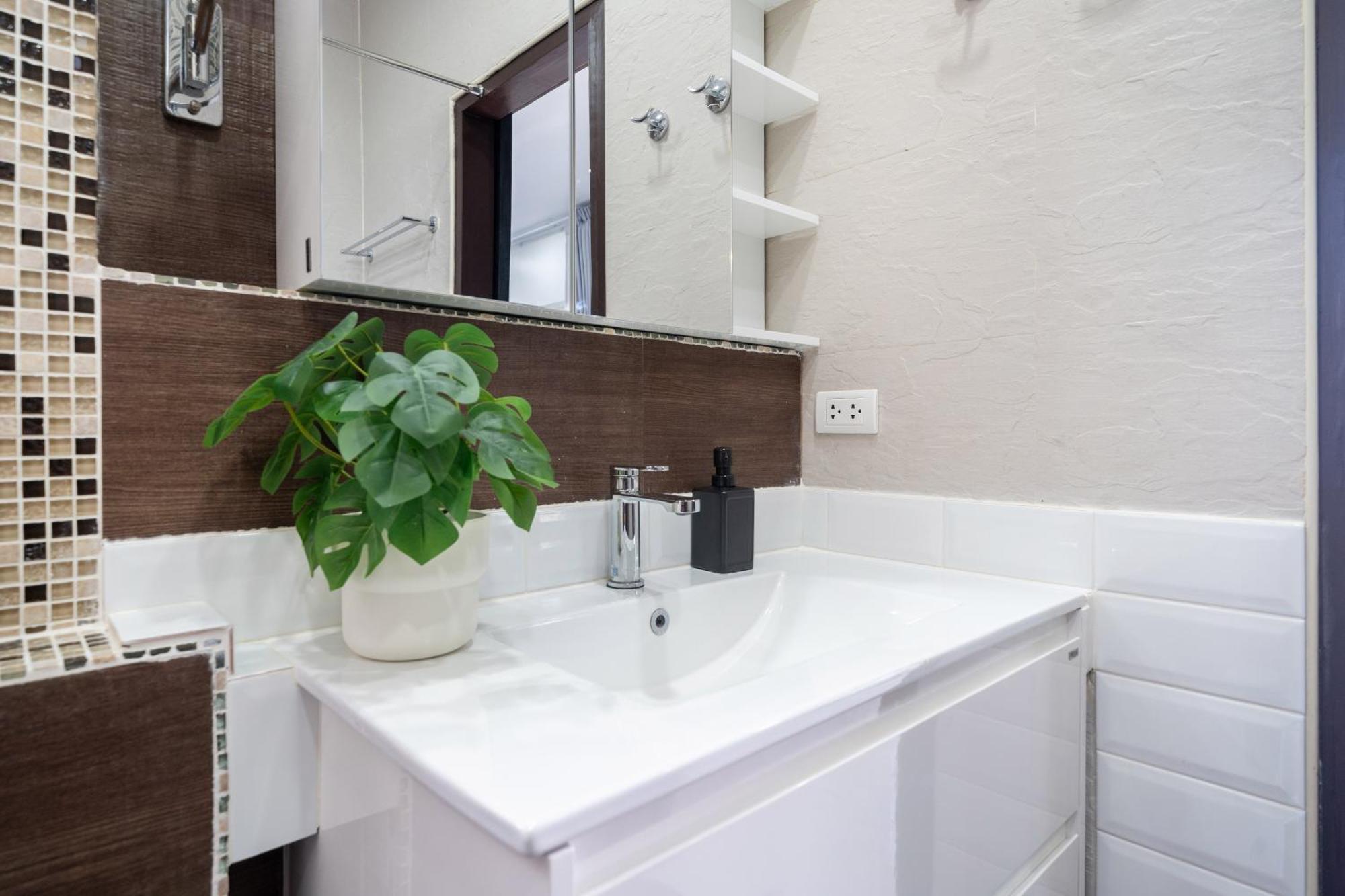 Loft Style 3-br Corner Private Pool *