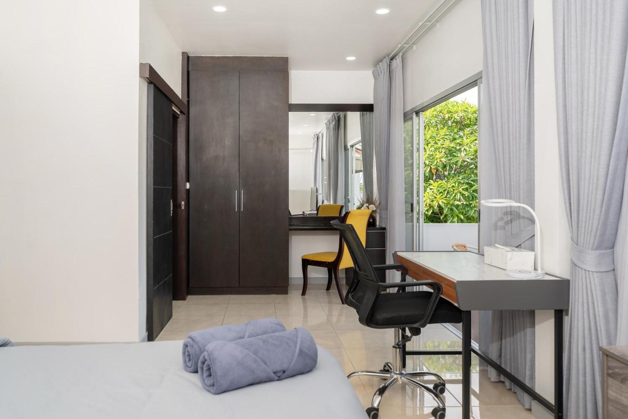 Loft Style 3-br Corner Private Pool Ban Pak Lak