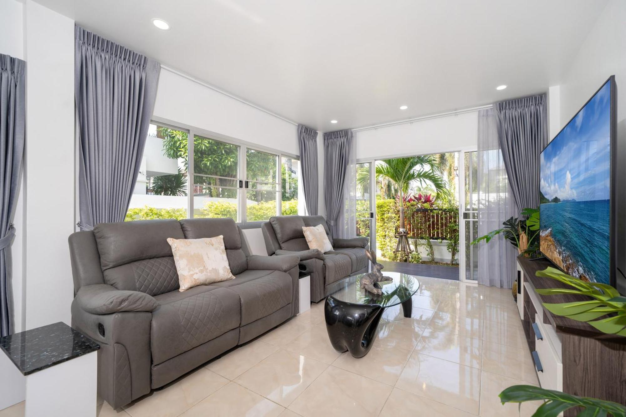 Loft Style 3-br Corner Private Pool Ban Pak Lak