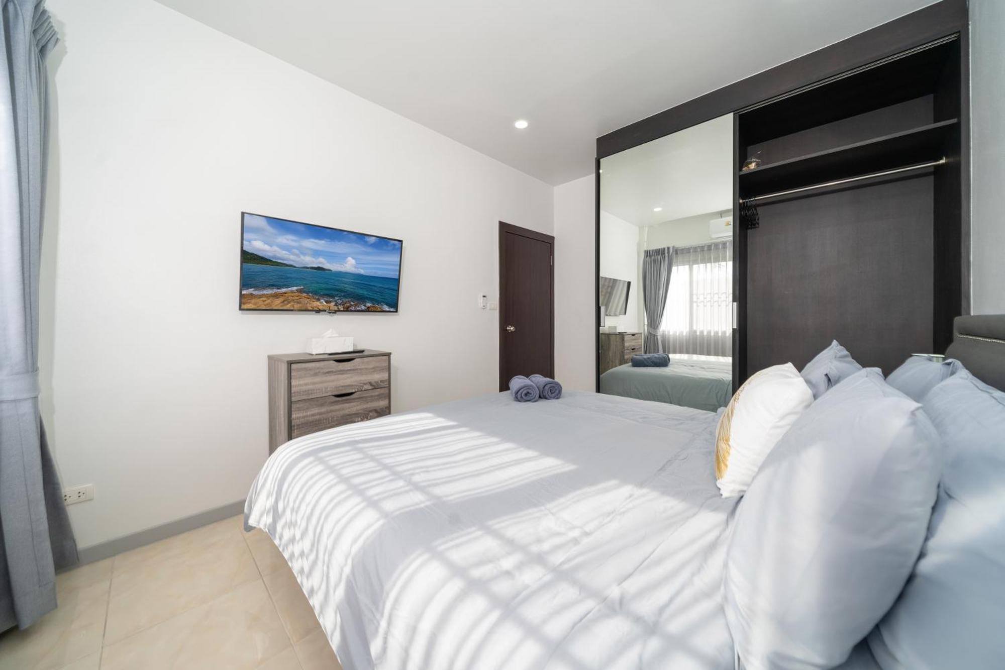 Loft Style 3-br Corner Private Pool Villa Ban Pak Lak