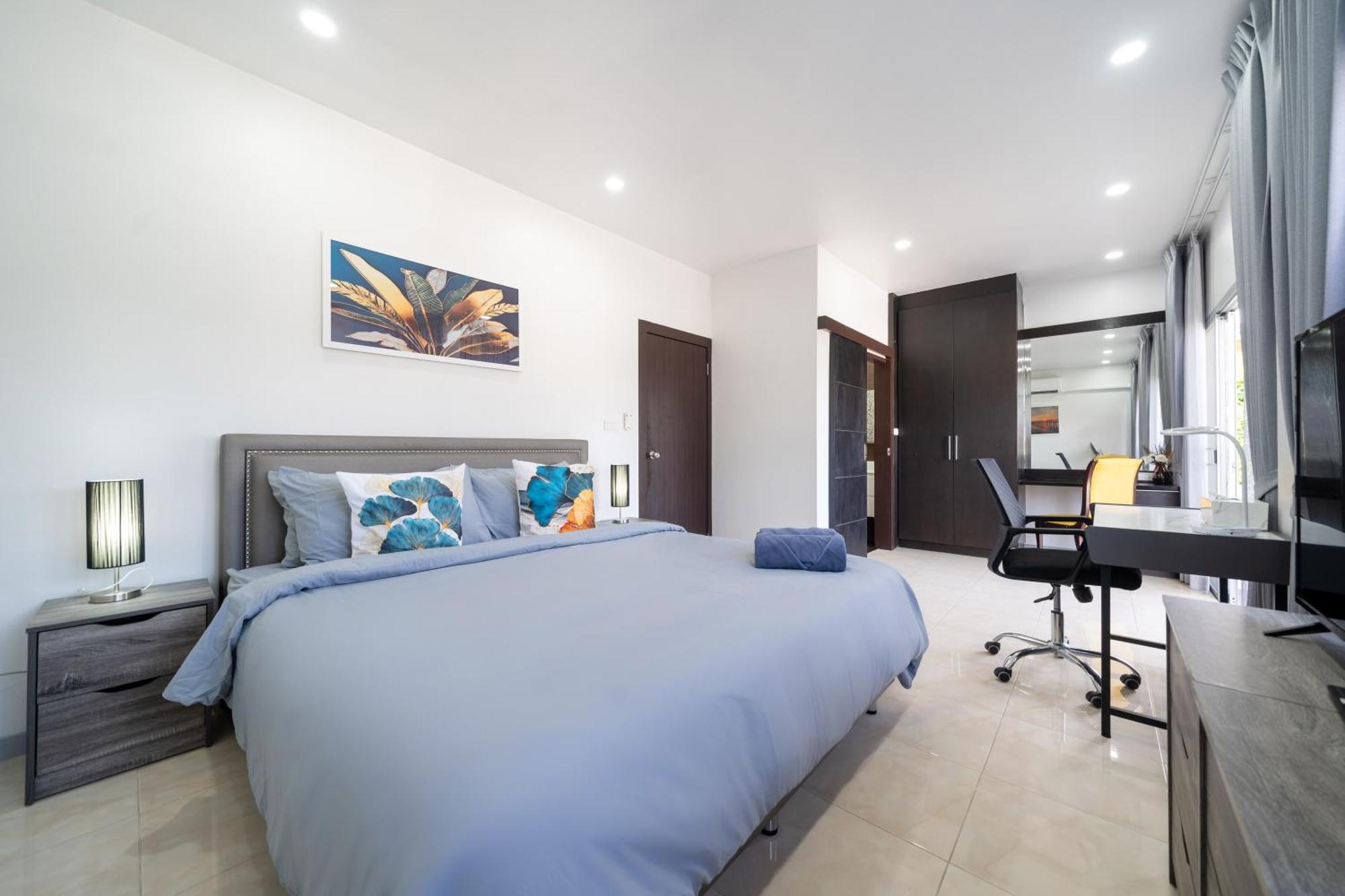 Loft Style 3-br Corner Private Pool *