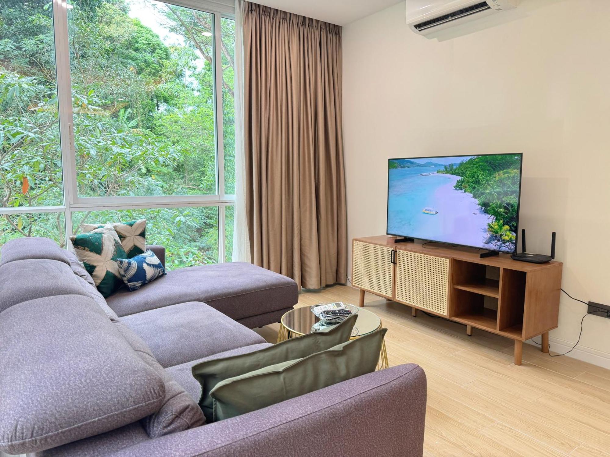 Tropical Living Hillside Apartment Kamala Beach