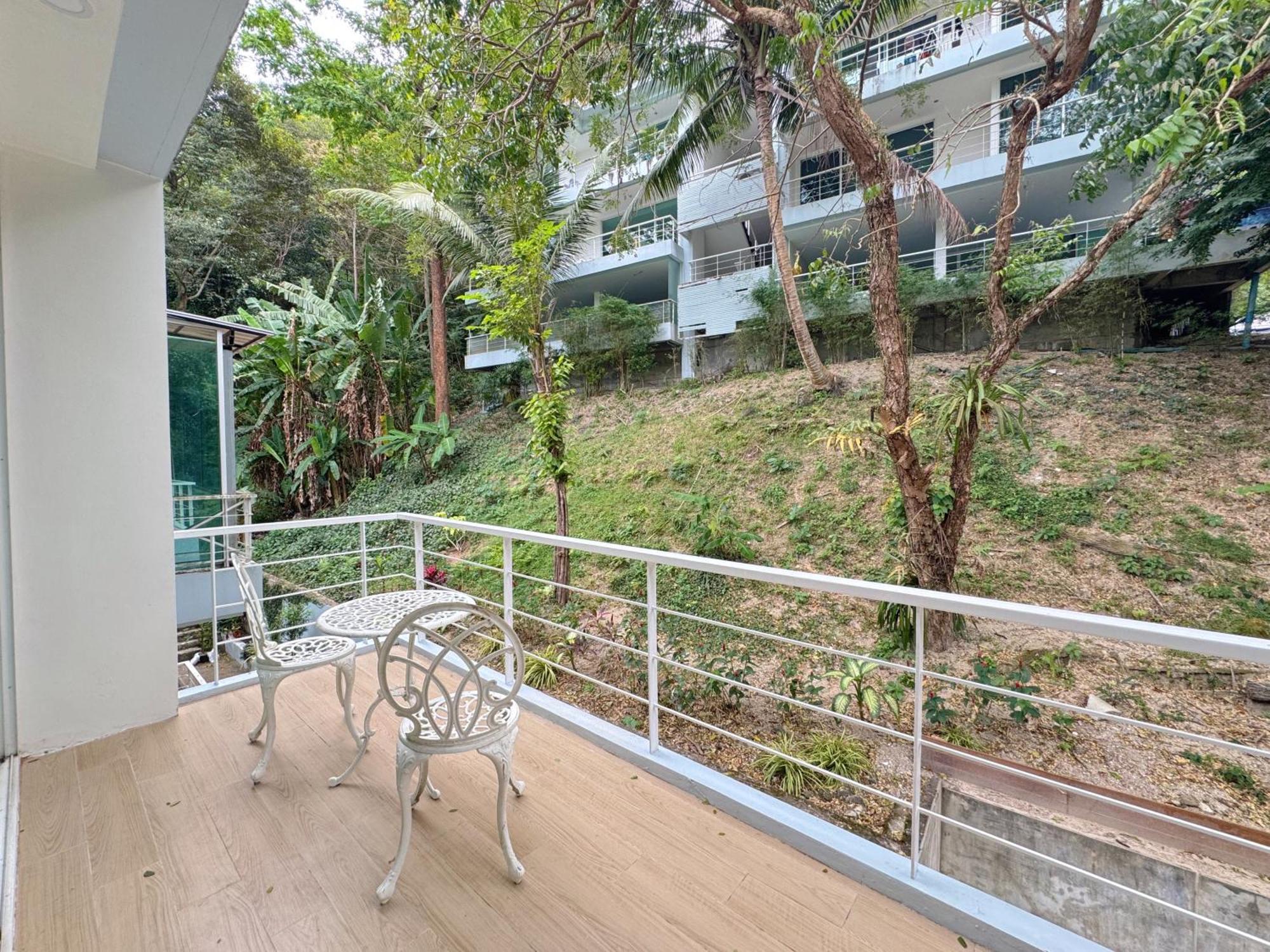 Tropical Living Hillside Apartment *