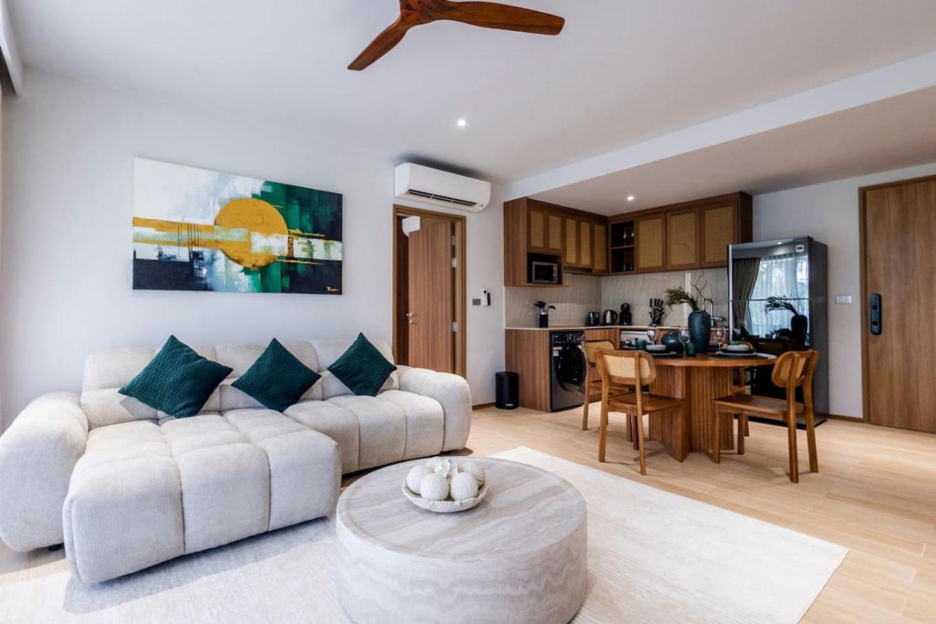 Beachfront 2-bd Laguna Apartment Bang Tao Beach (Phuket)