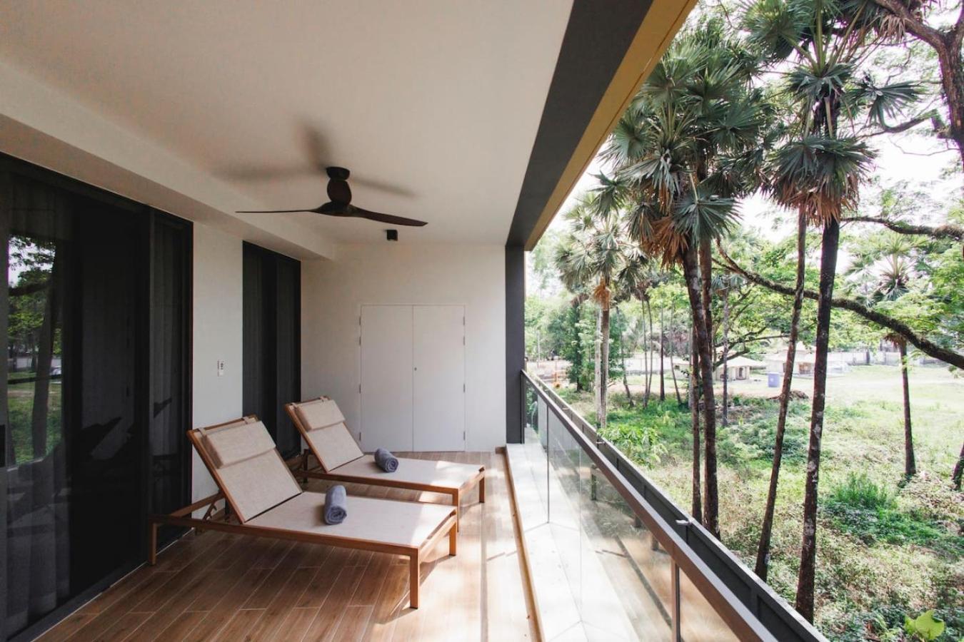Beachfront 2-bd Laguna Bang Tao Beach (Phuket)