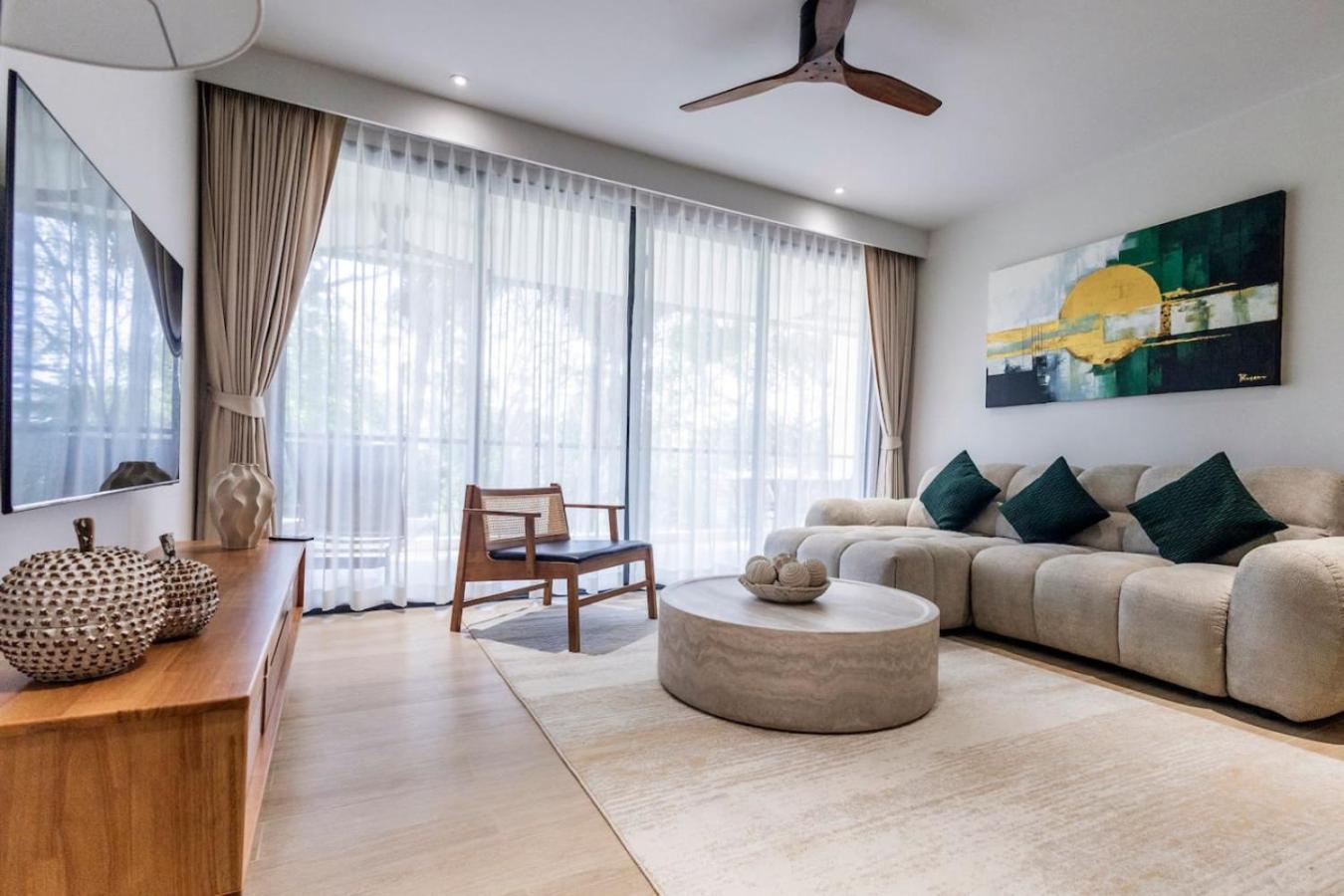 Beachfront 2-bd Laguna Bang Tao Beach (Phuket)