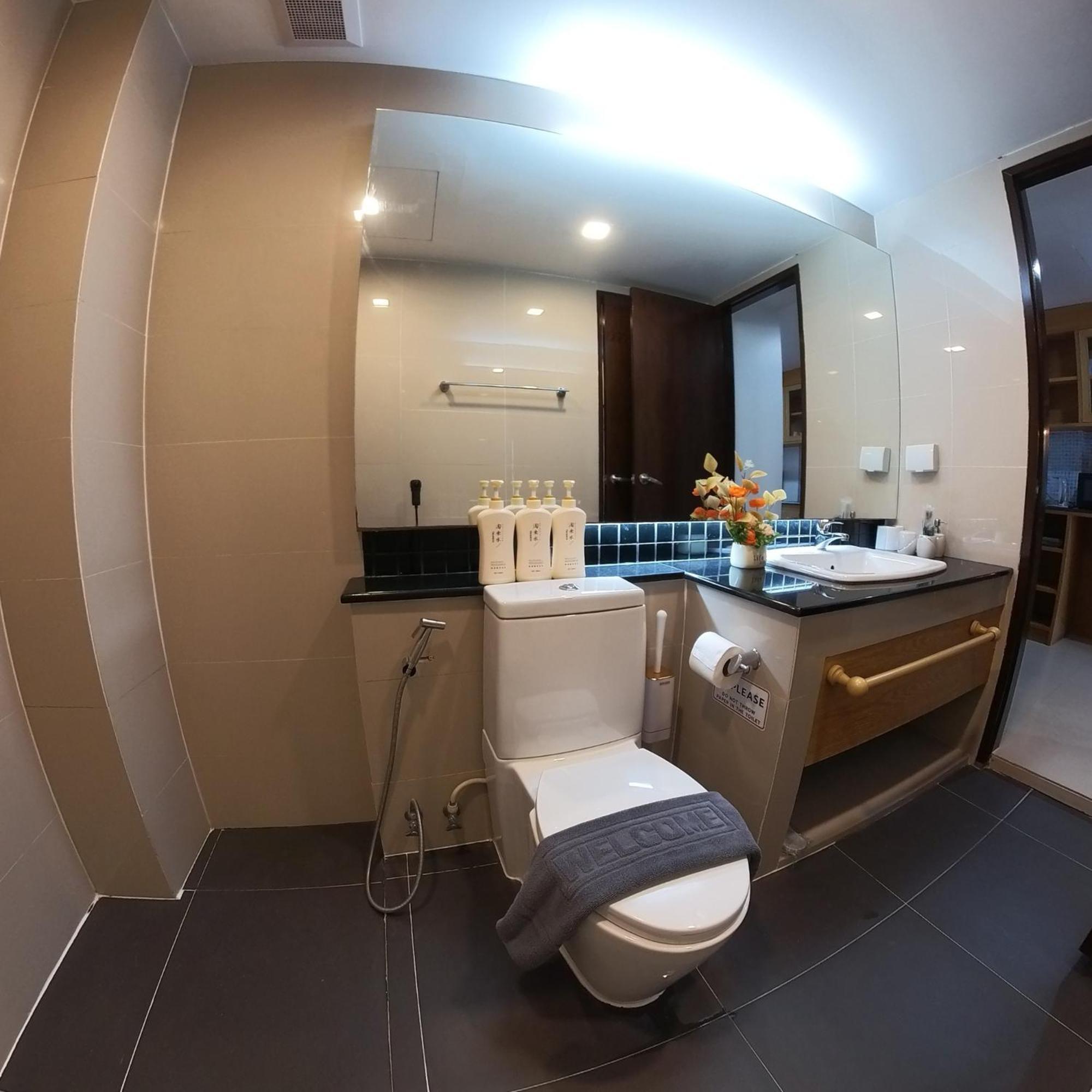 Pangsapuri The Kris 2 Bedrooms 2 Bathrooms *