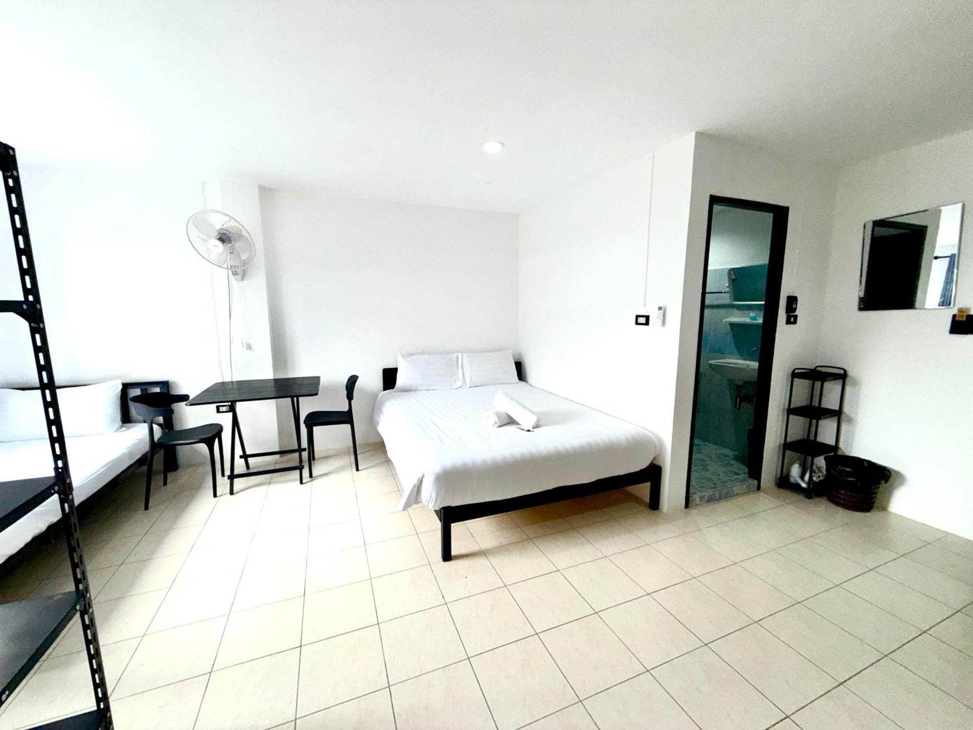 Canal 202 Apartment Patong