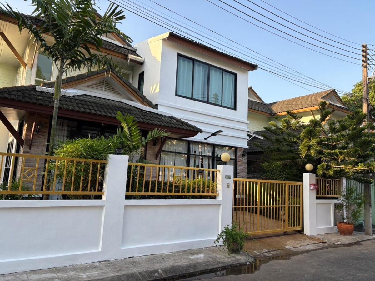3 Bedrooms - 2 Floor With Garden In Prime Location *