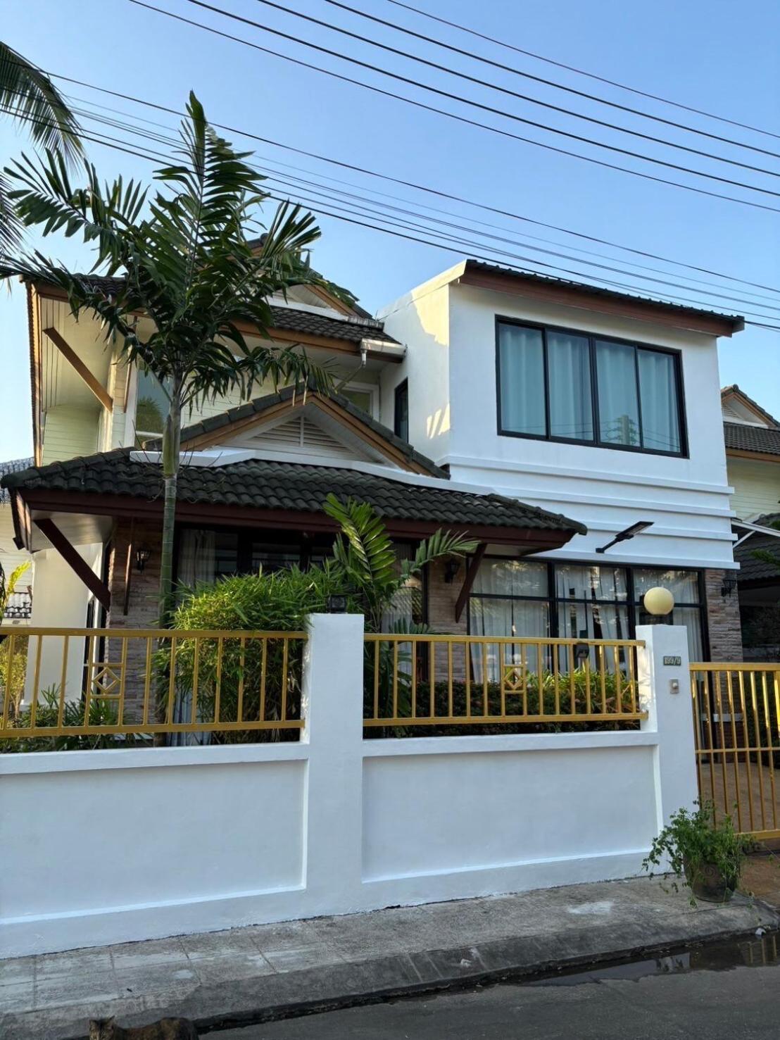 3 Bedrooms - 2 Floor With Garden In Prime Location Holiday home