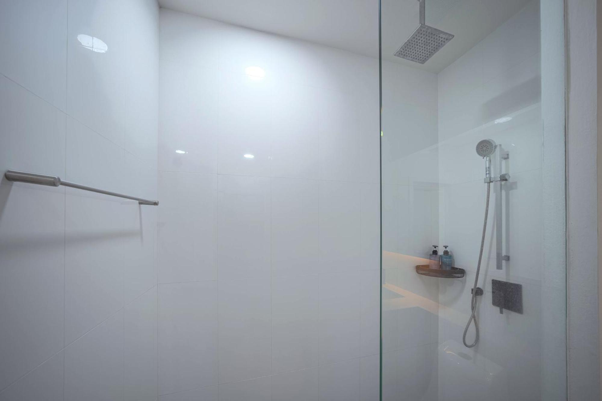 Natural Modern Apartmenthigh Speed Wifibig Living Appartement Kamala Beach