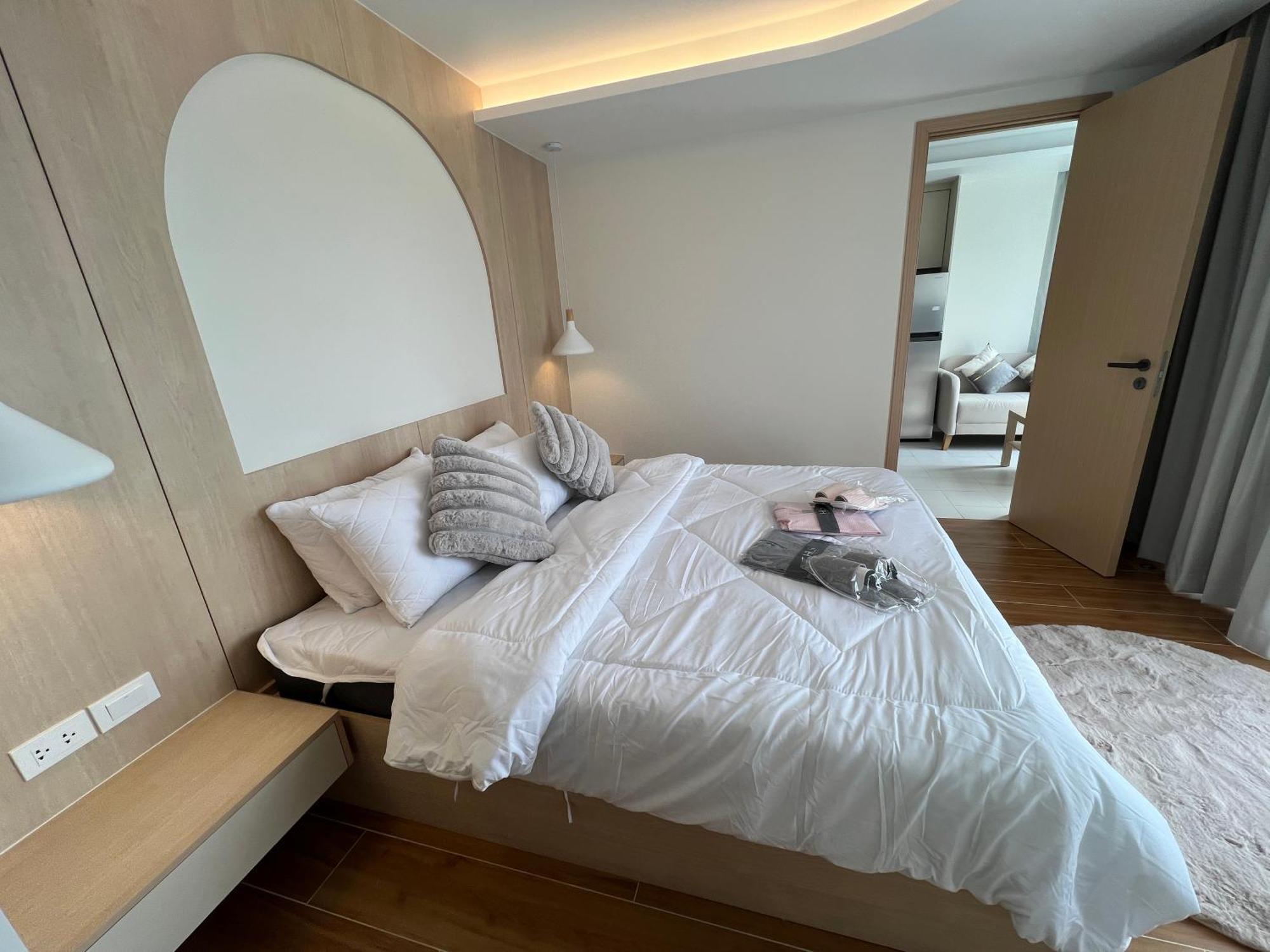 Fantasea World 1 Bed & Living Balcony