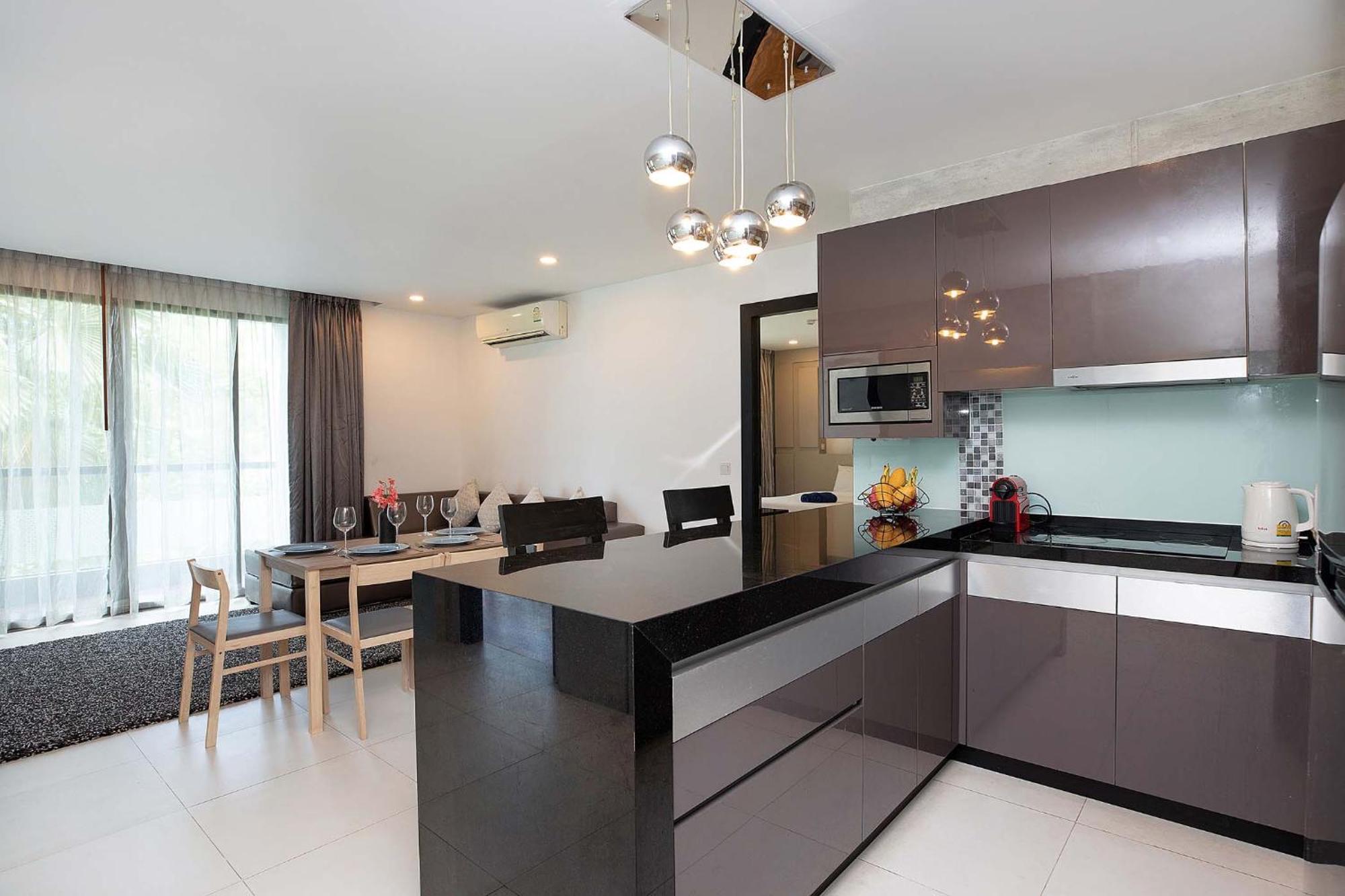 Stylish Stay, Quiet Vibe - Regent B411, Near Bangtao Apartment *