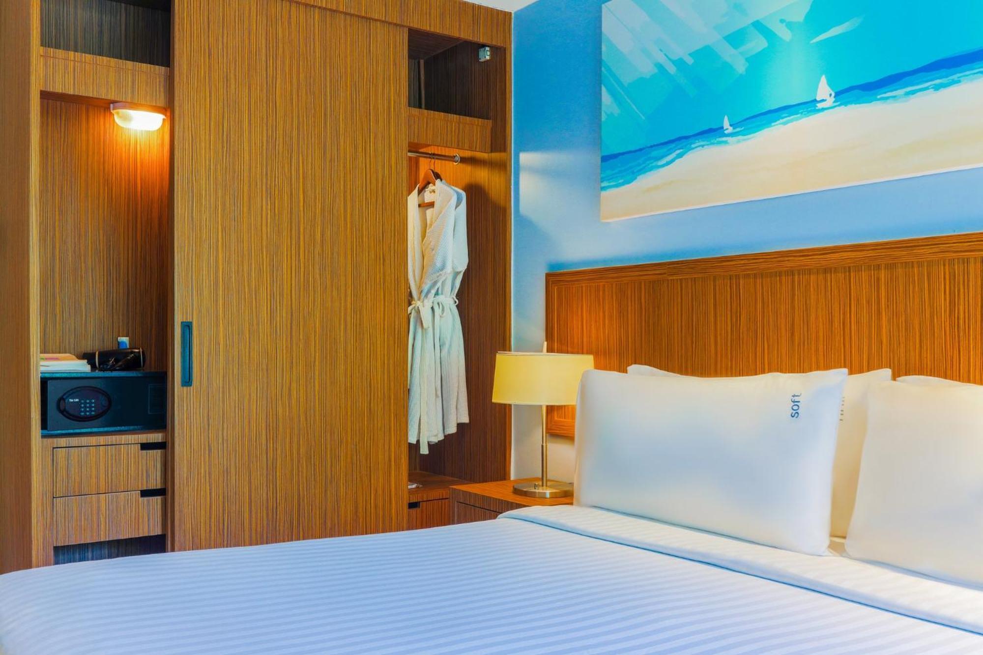 Hotel Phuket By Ihg 4*