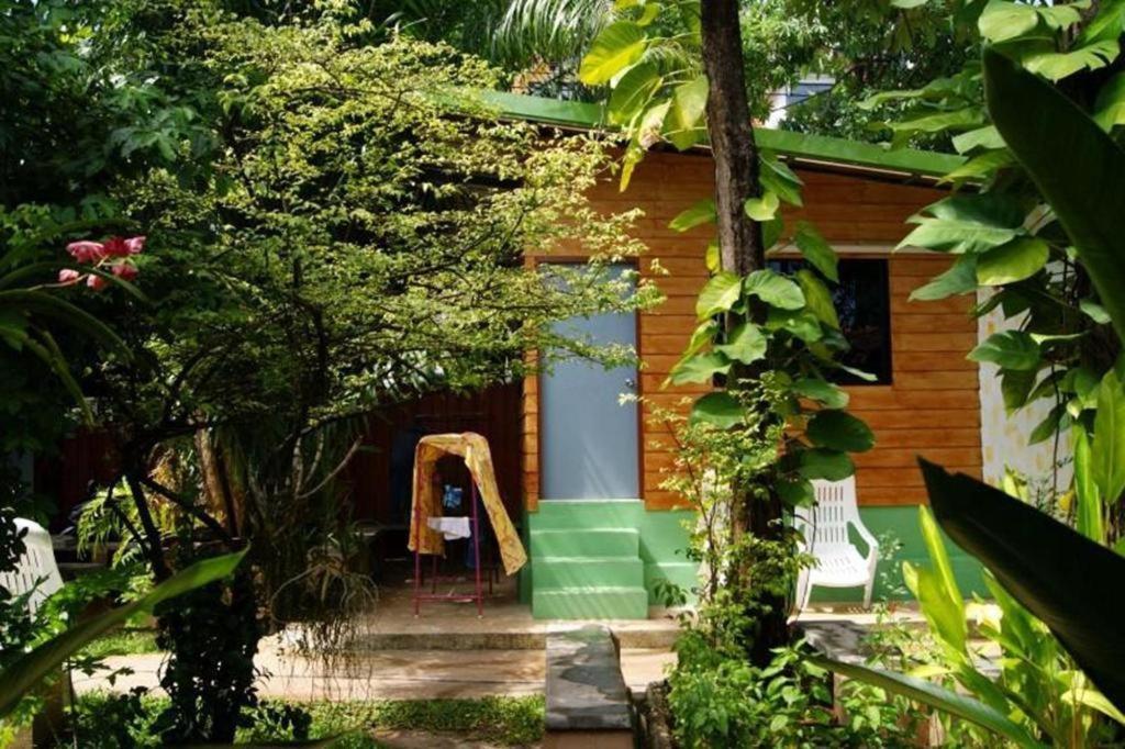 Oyo 1163 Eden Hotel 2*