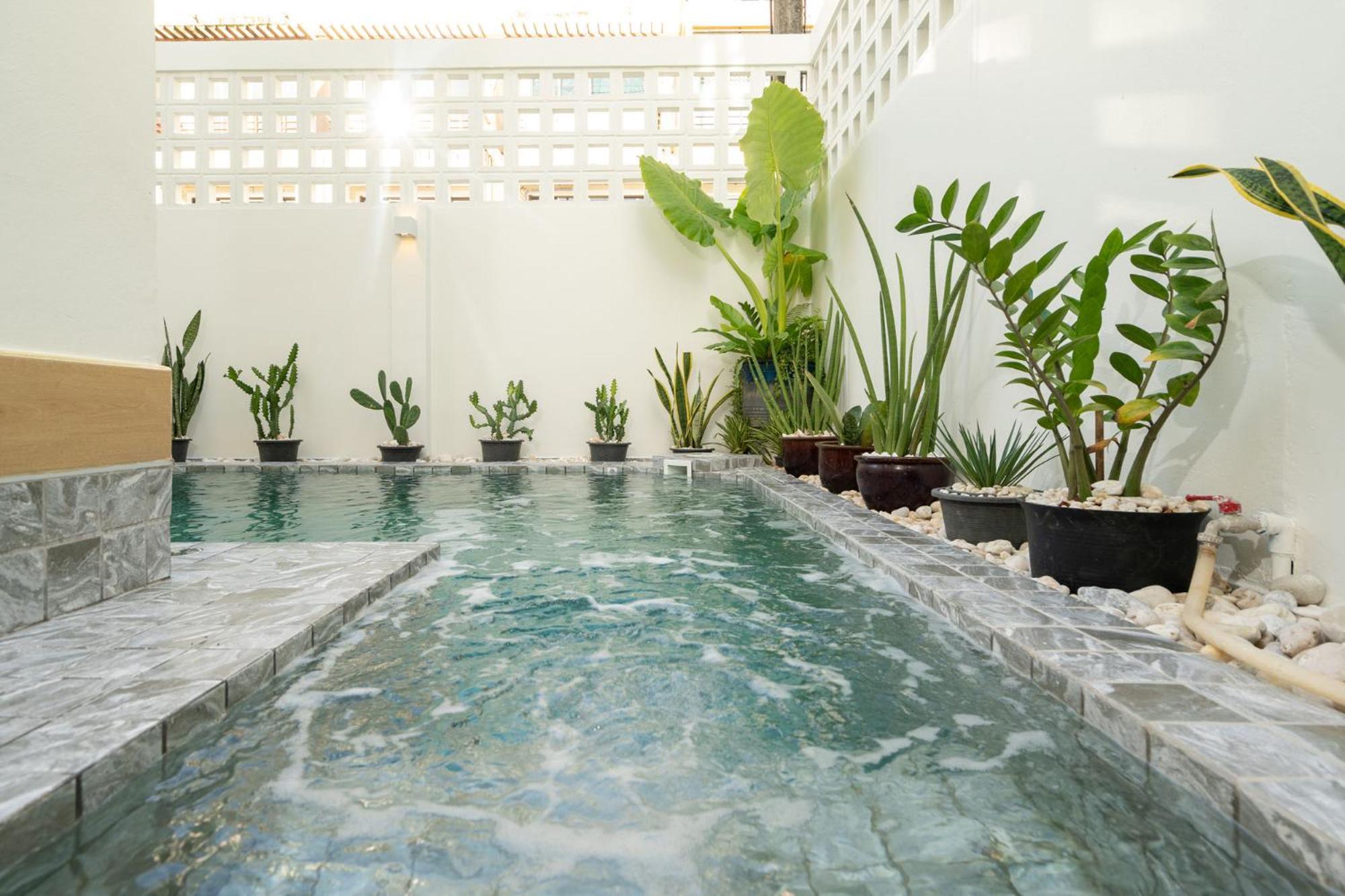 Happiness Pool Phuket 154 Patong