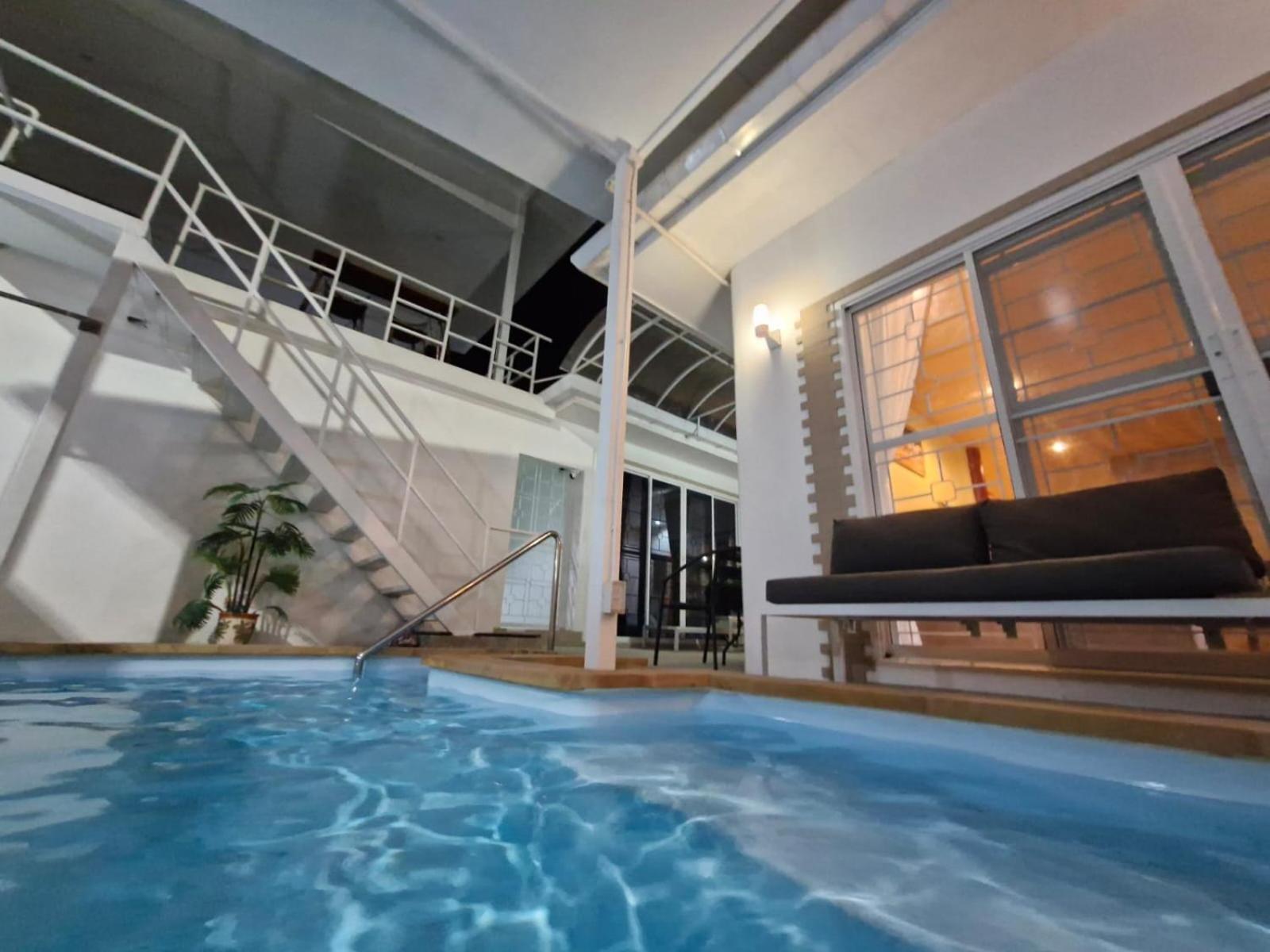 Superb Pool Suitable For 6 Villa *