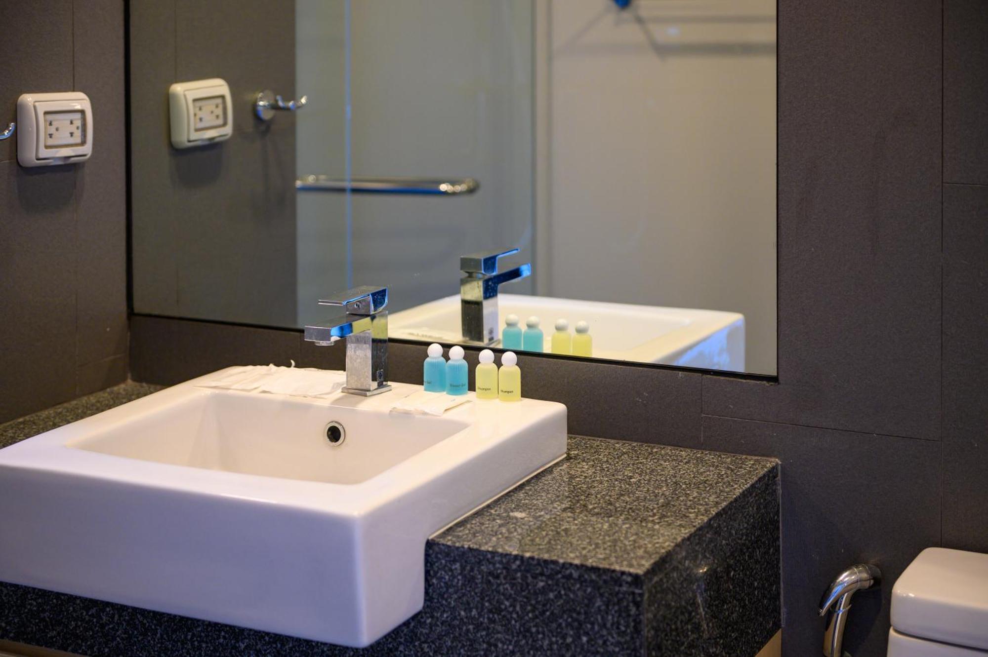 6th Avenue Aparthotel