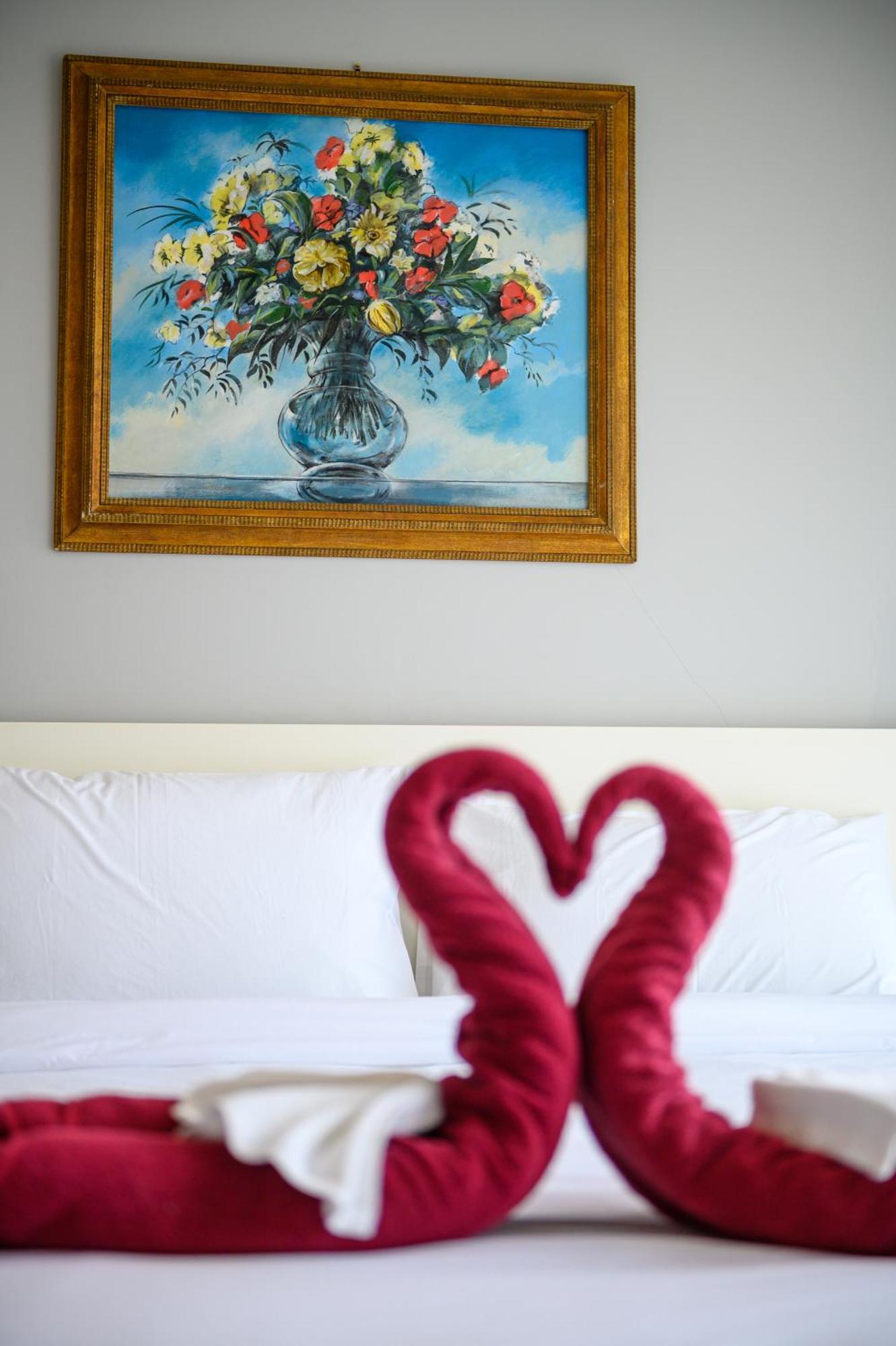 Aparthotel 6th Avenue 4*