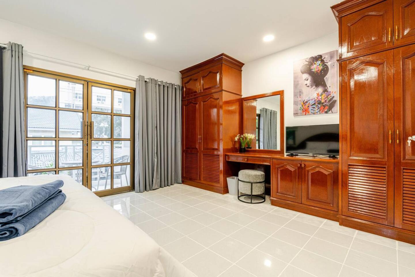 Villa 2 Bed Townhouse, Location, *