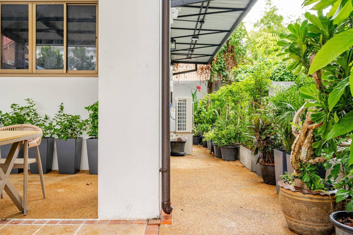 2 Bed Townhouse, Location, *