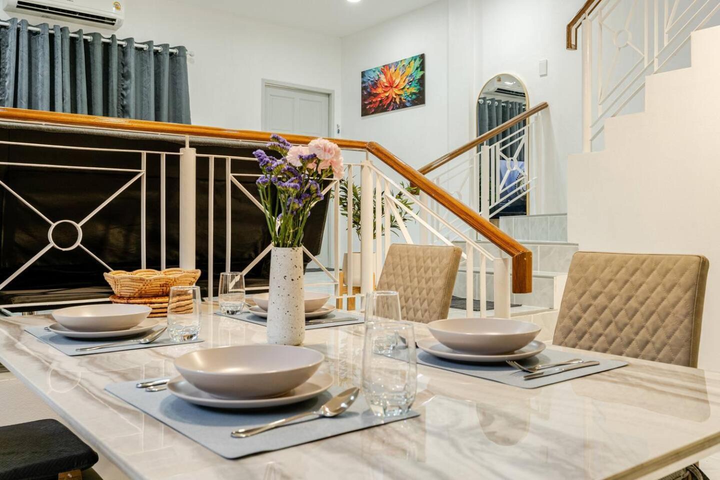 2 Bed Townhouse, Location, *