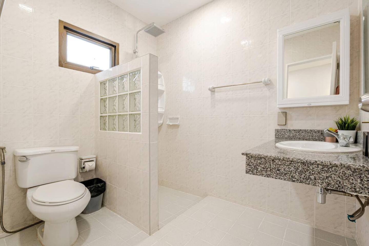 2 Bed Townhouse, Location, Villa