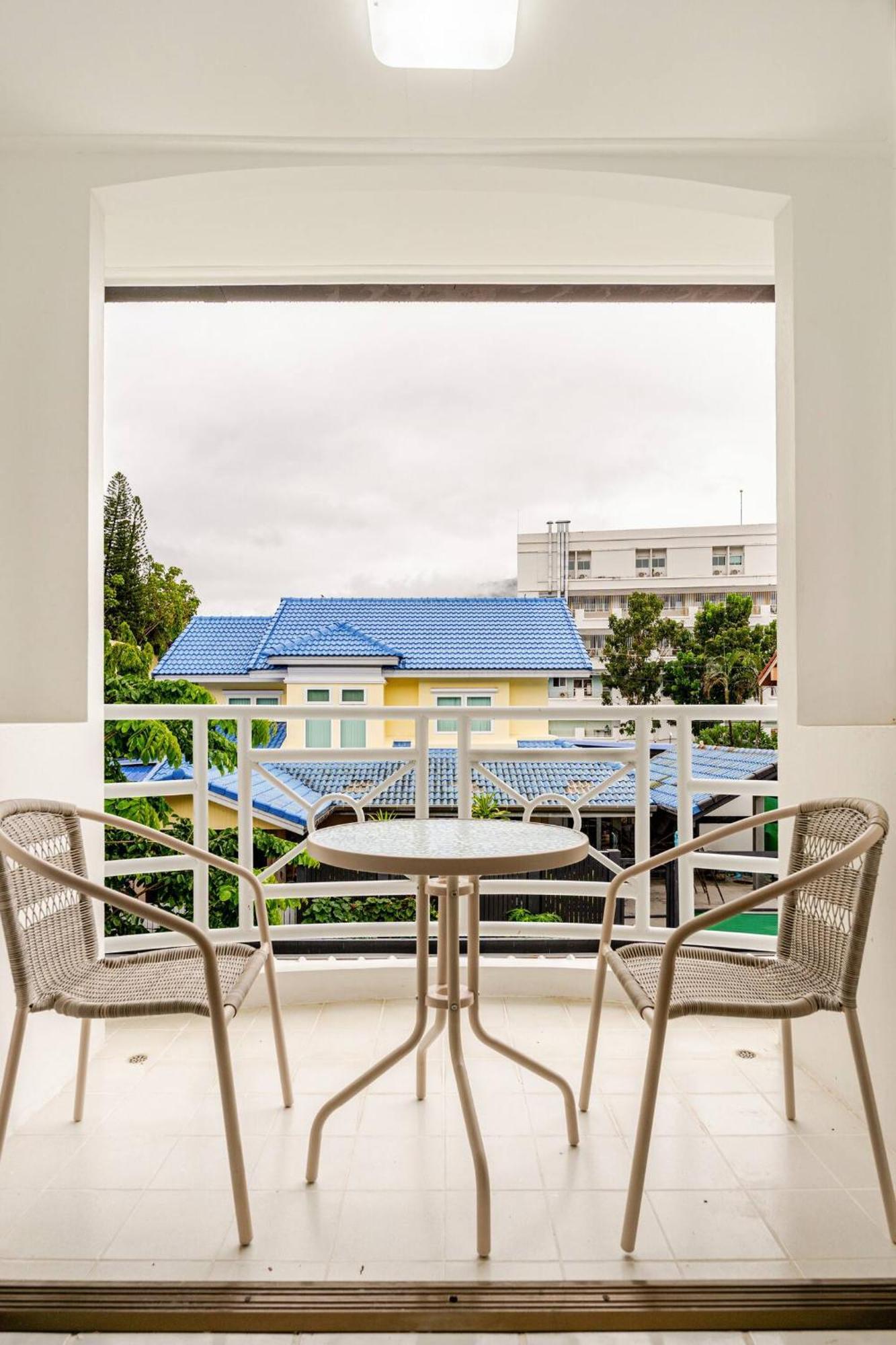 2 Bed Townhouse, Location,