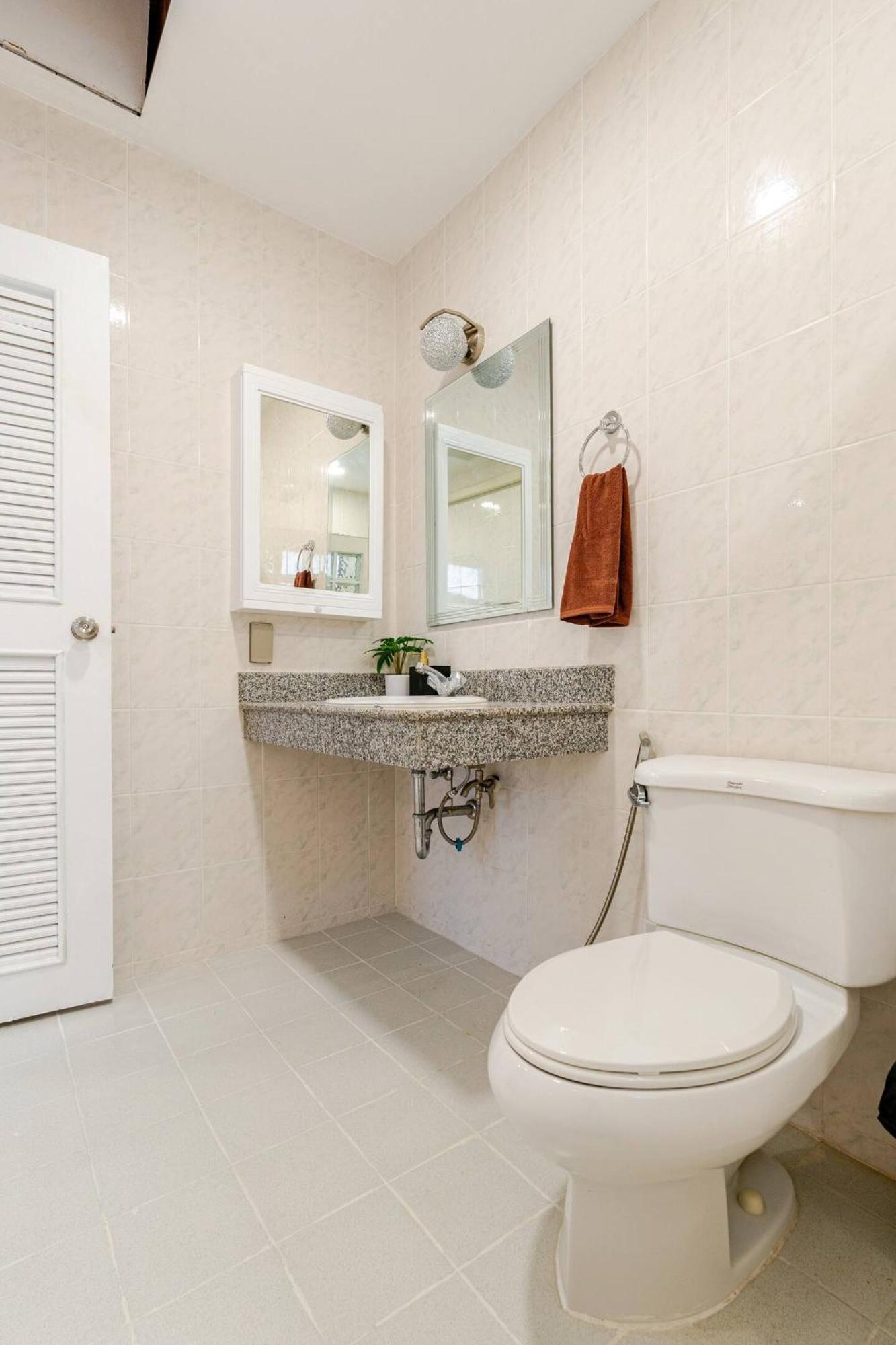 2 Bed Townhouse, Location, Villa
