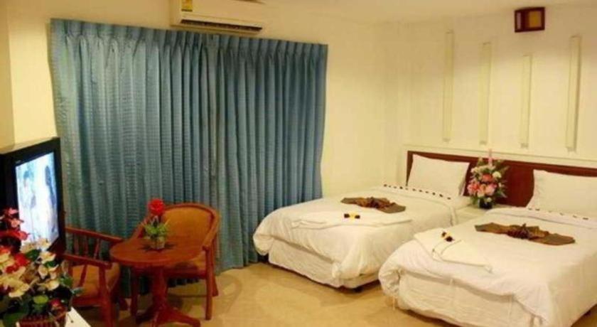 Triple Rund Place Hotel