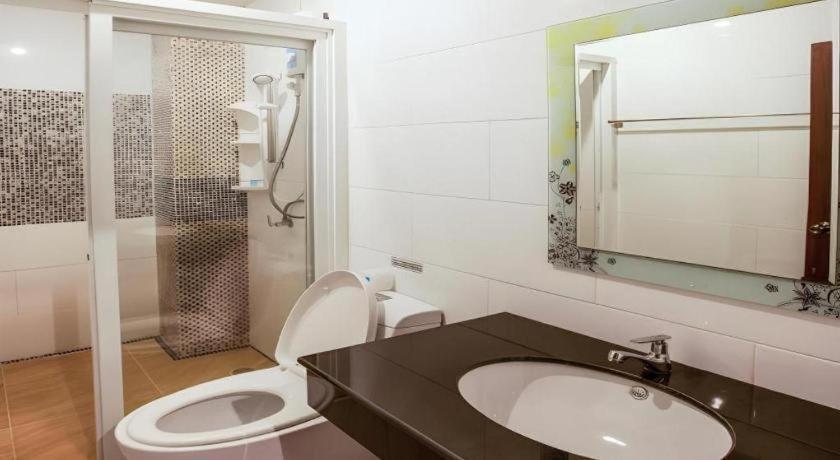 Triple Rund Place Hotel 2*
