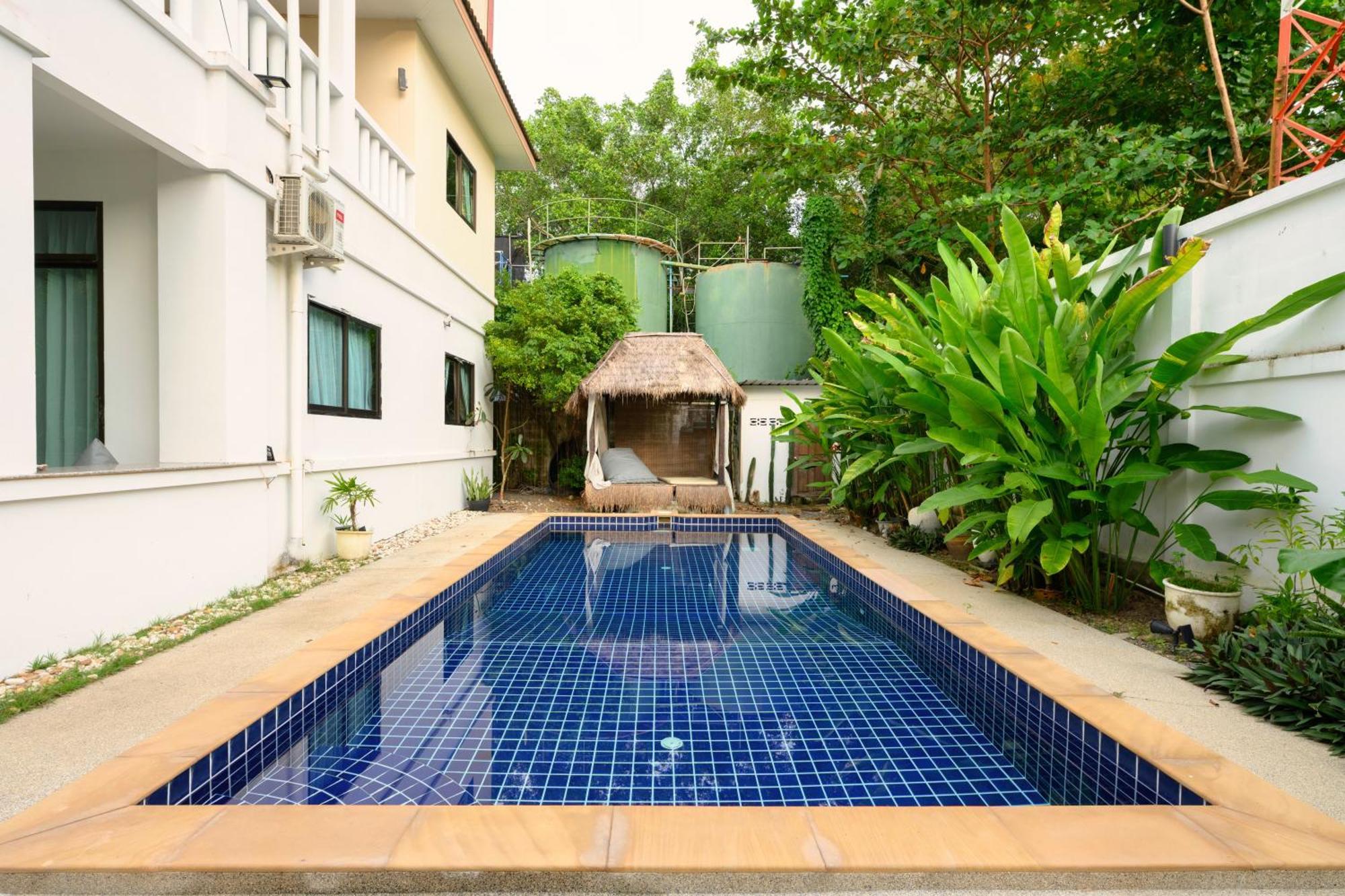 Beachfront Pool Villa *