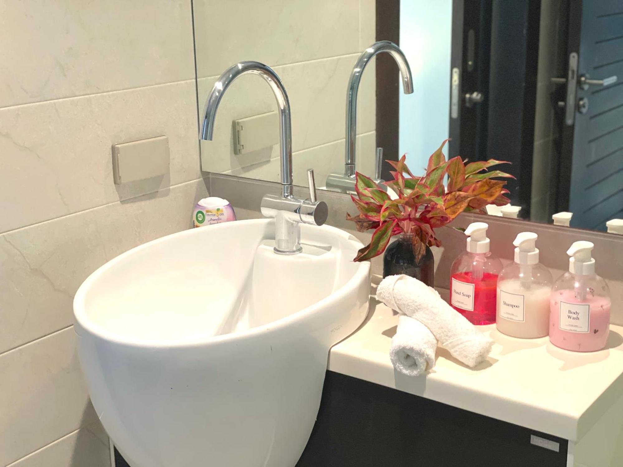 Emerald Terrace Condo 52-The Award 1 Bed Pool View Gem By Psr