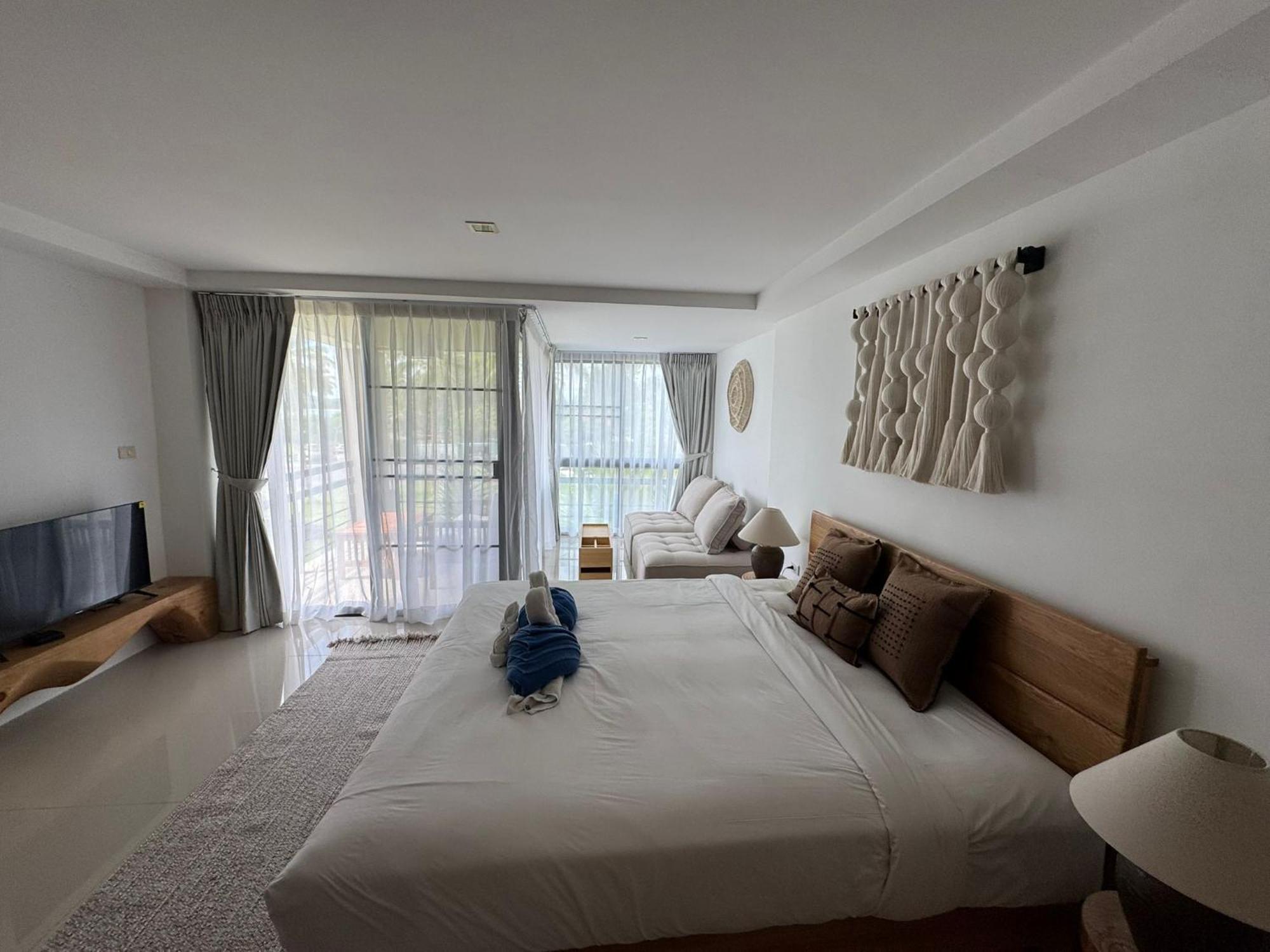 Private At Kris By Lofty *