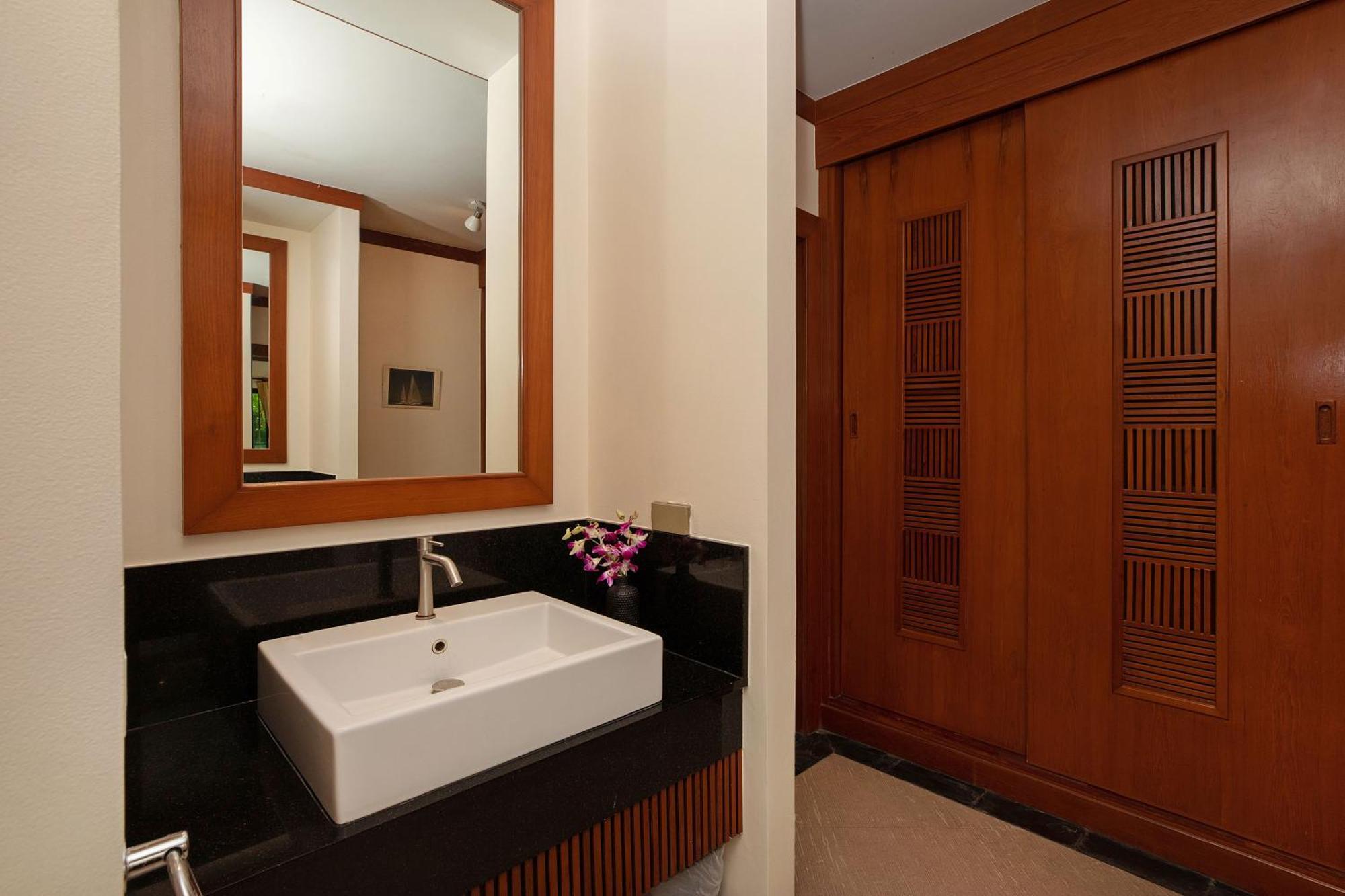 Villa Tropical Living At 3br Pool Bianca, Baan Bua Luxury Estate, Nai Harn *