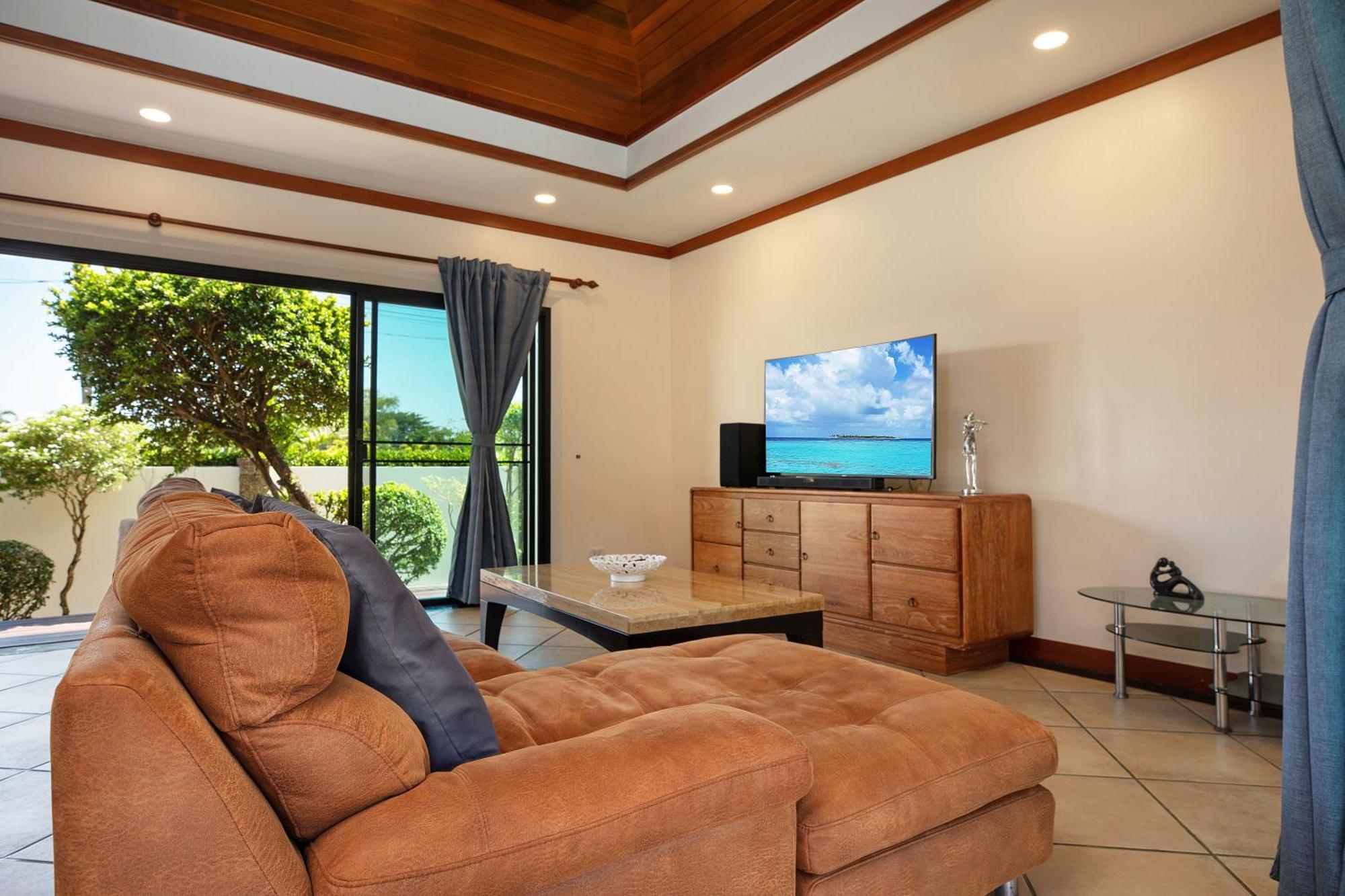 Villa Tropical Living At 3br Pool Bianca, Baan Bua Luxury Estate, Nai Harn *