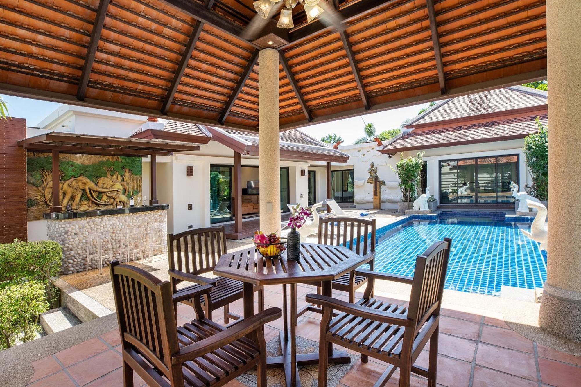 Tropical Living At 3br Pool Bianca, Baan Bua Luxury Estate, Nai Harn Villa *