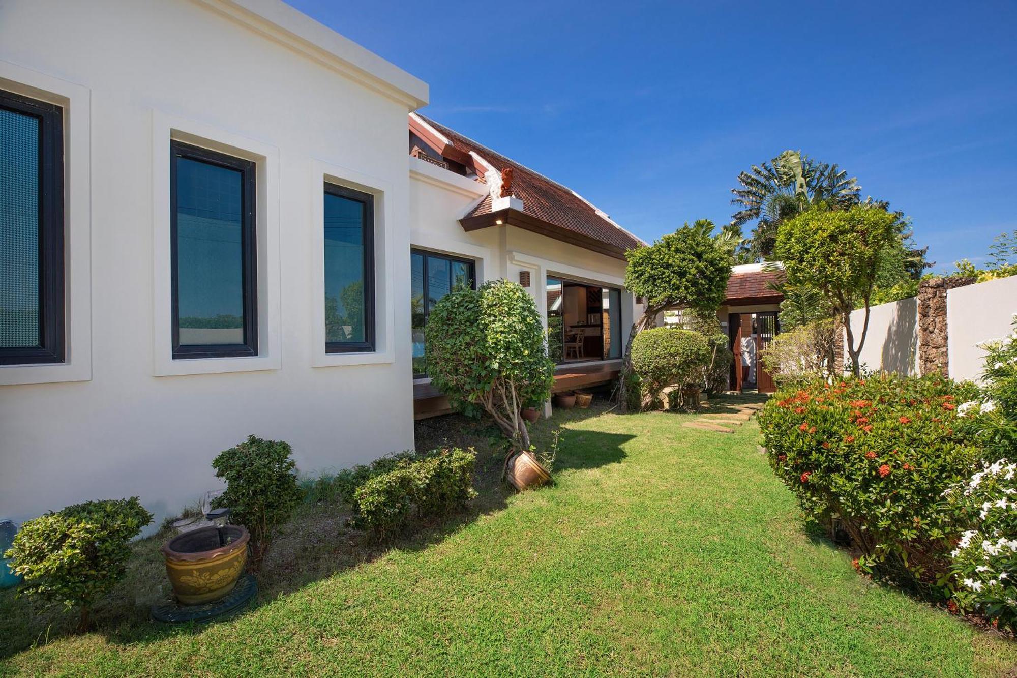 Villa Tropical Living At 3br Pool Bianca, Baan Bua Luxury Estate, Nai Harn *
