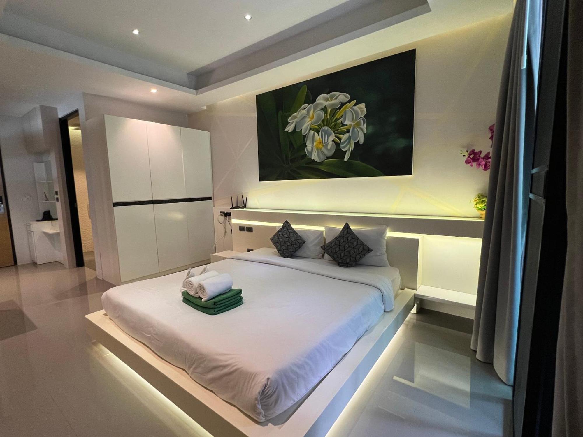 Apartment Naiharn Relife By Nataly Nai Harn