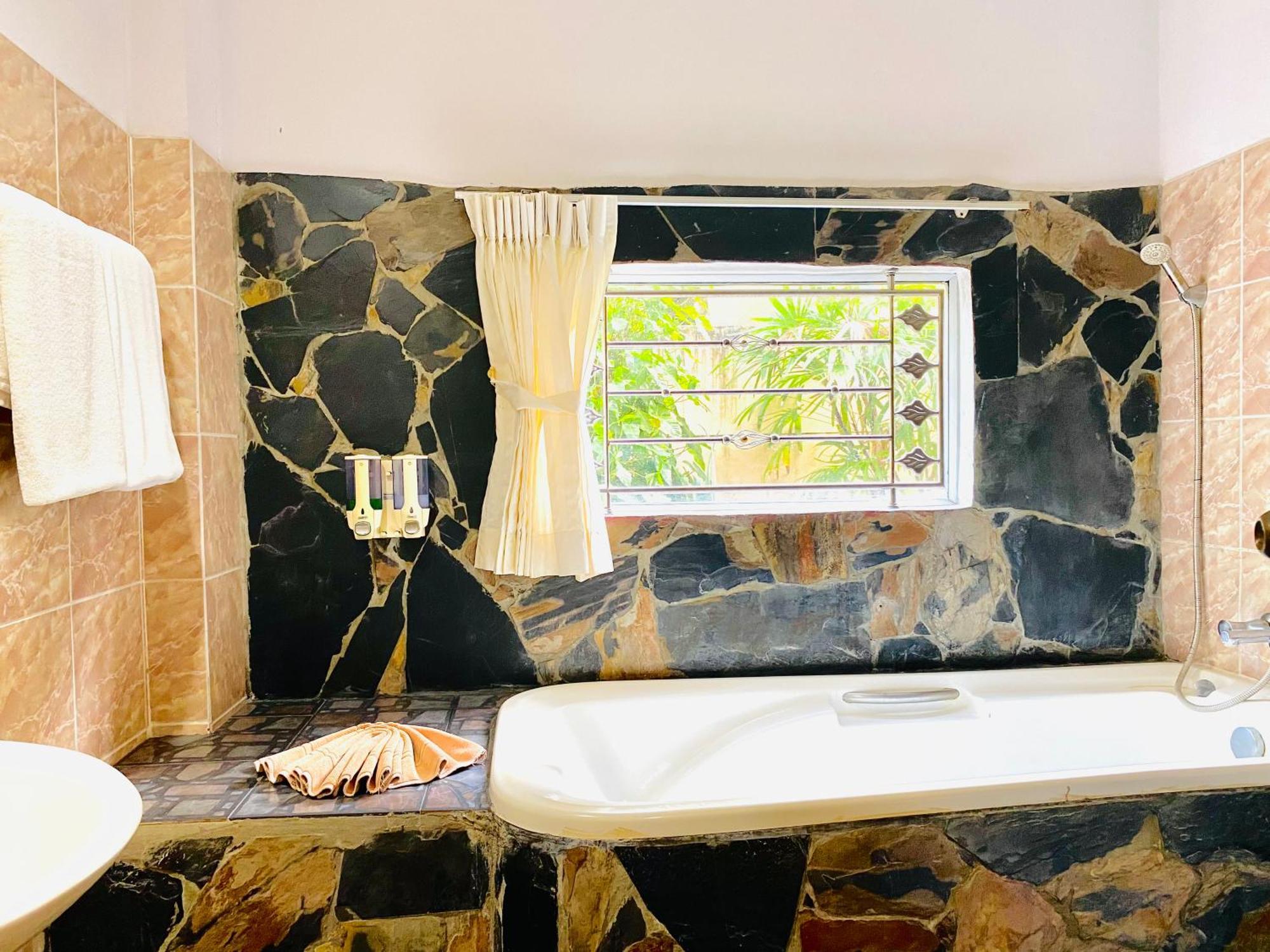 Palace Phuket Hotel 3*