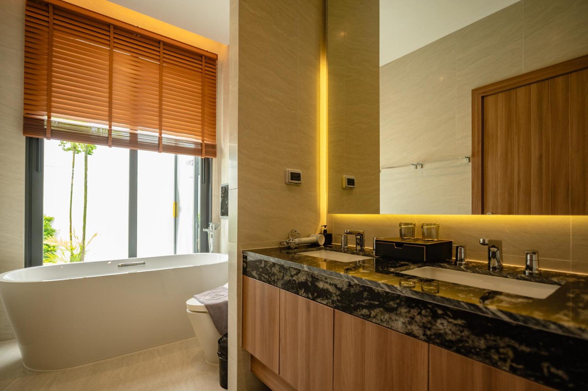Mouana Song Khun 5-bedroom Pool 89-11