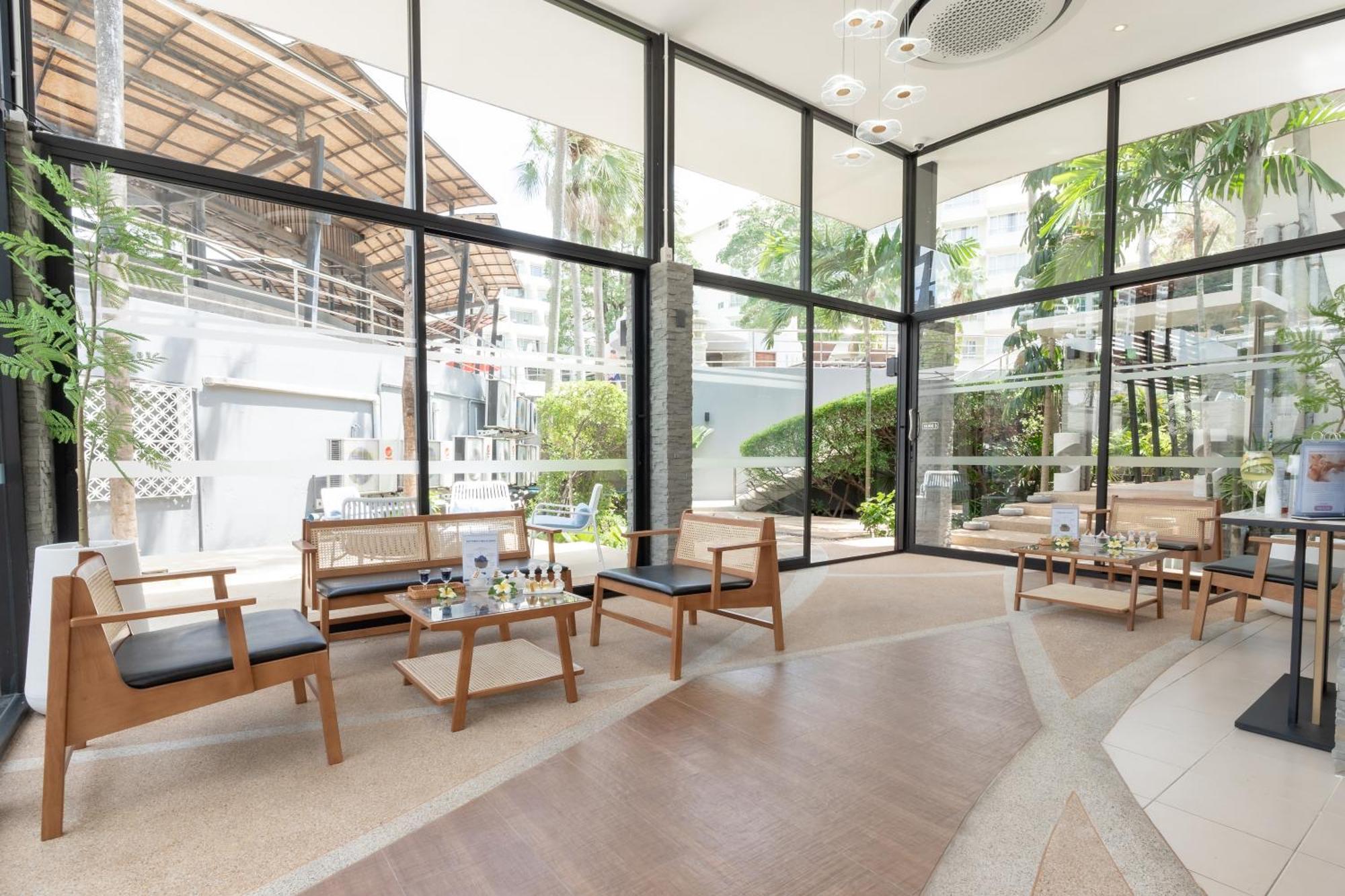 Andaman Embrace Patong, 5*