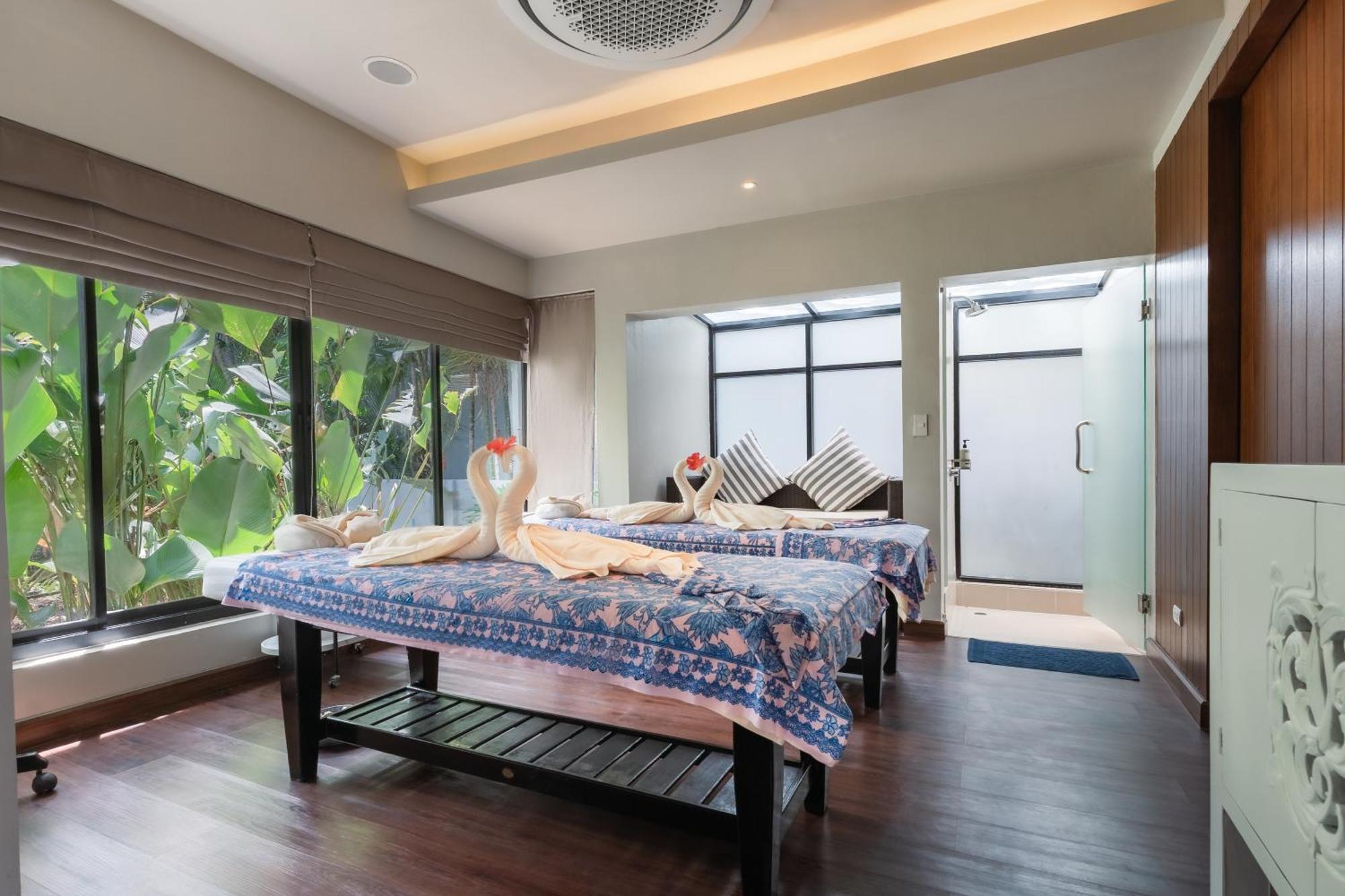 Hotel Andaman Embrace Patong, Phuket