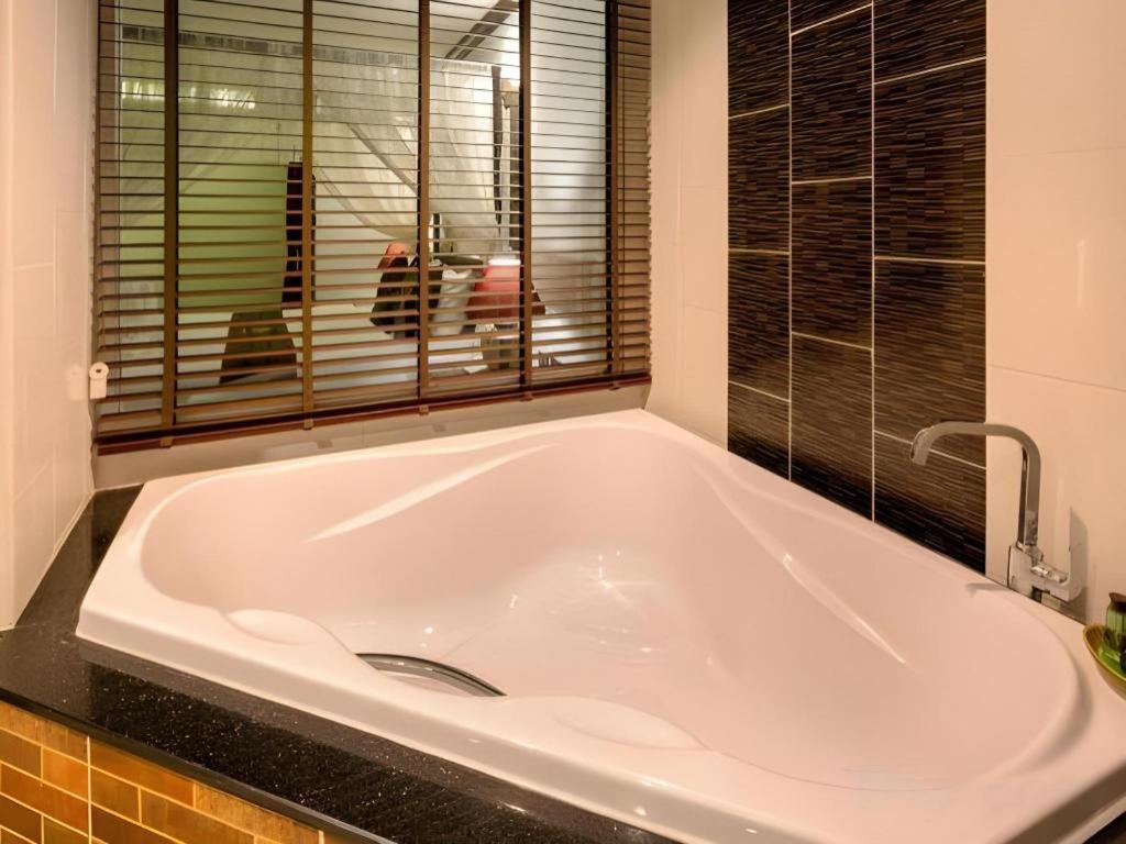 Tanawan Phuket Hotel 3*