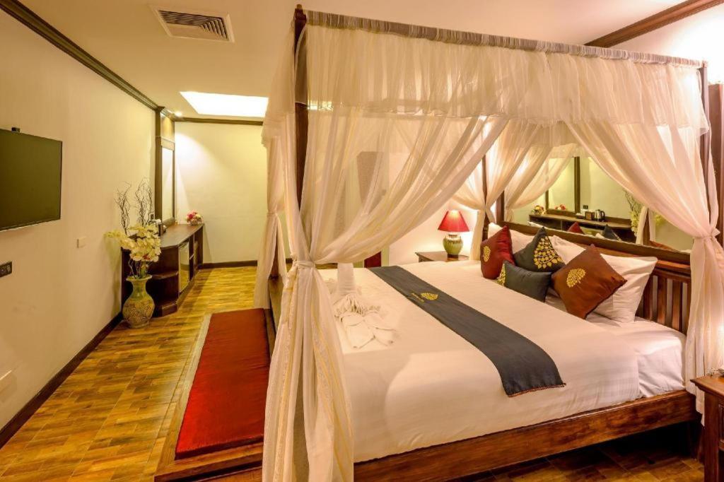 Hotel Tanawan Phuket 3*