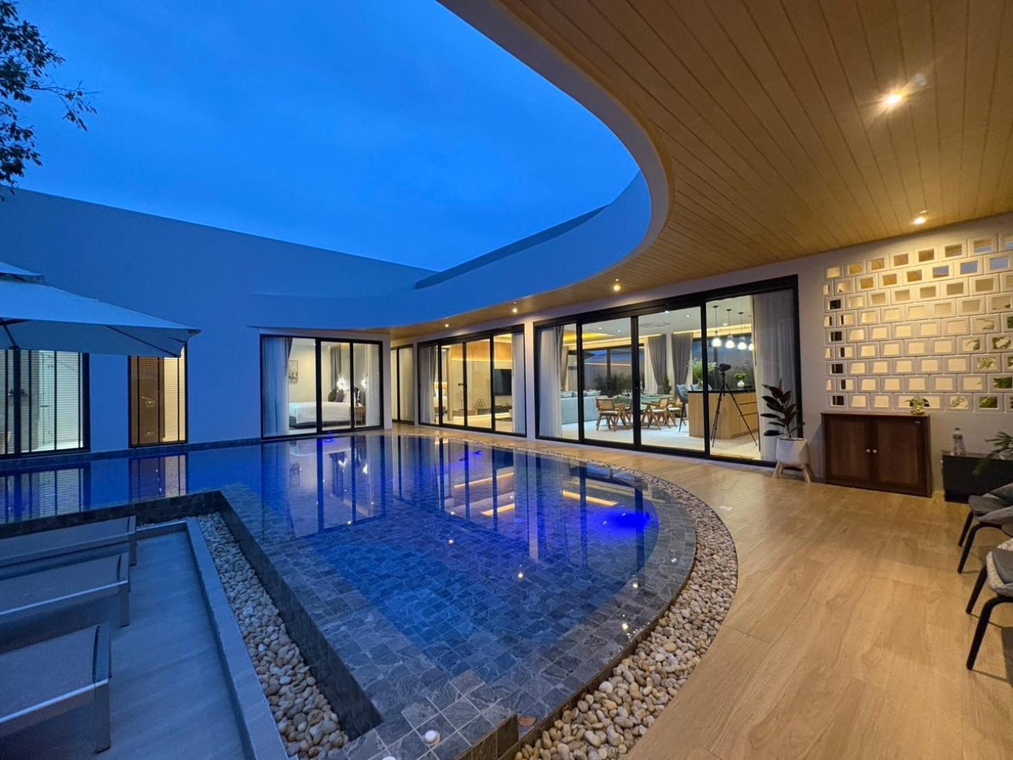 Mandla Collection, White Anda Naiharn Villa